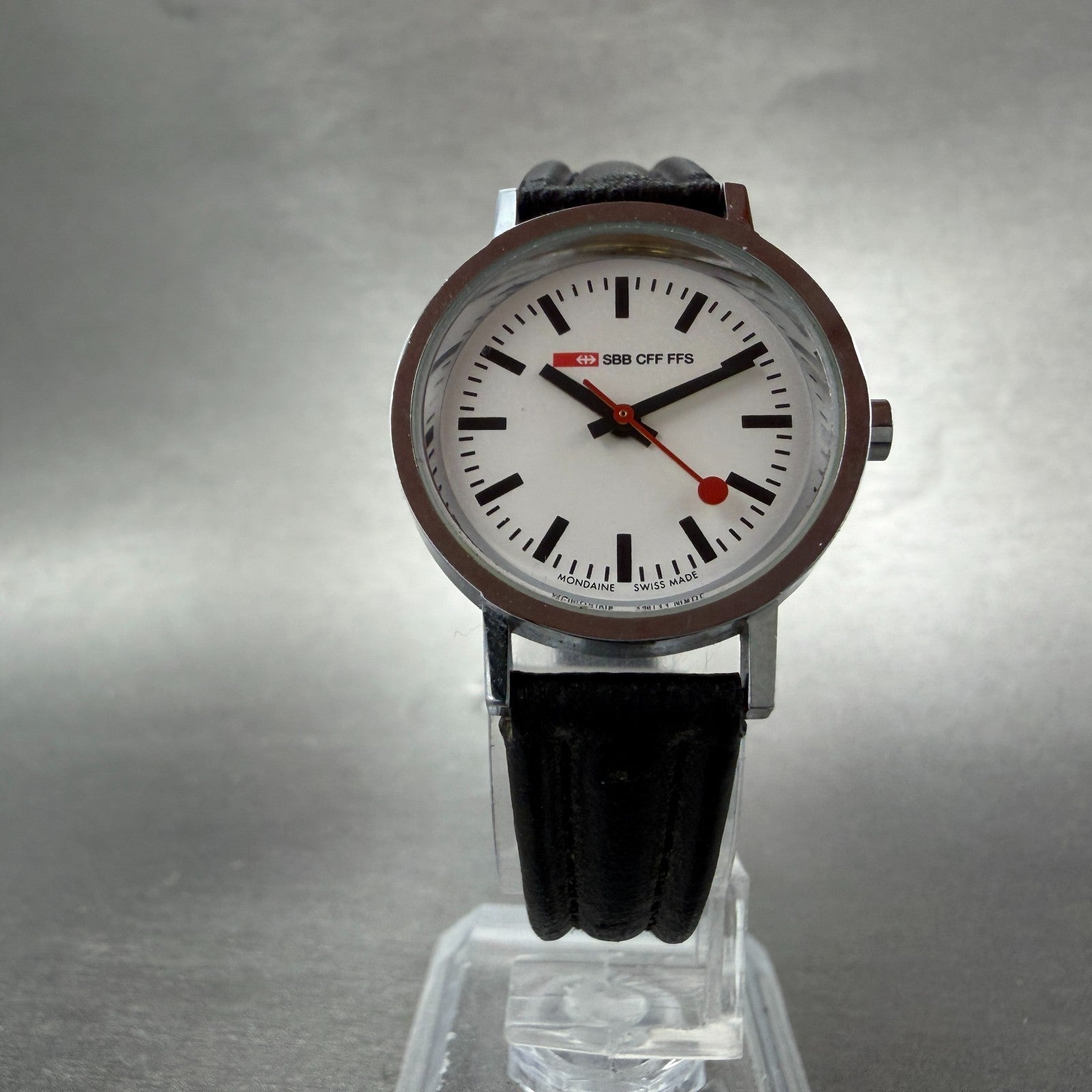Mondaine Watch Women 26mm White Dial Silver Tone Round Leather New Battery5