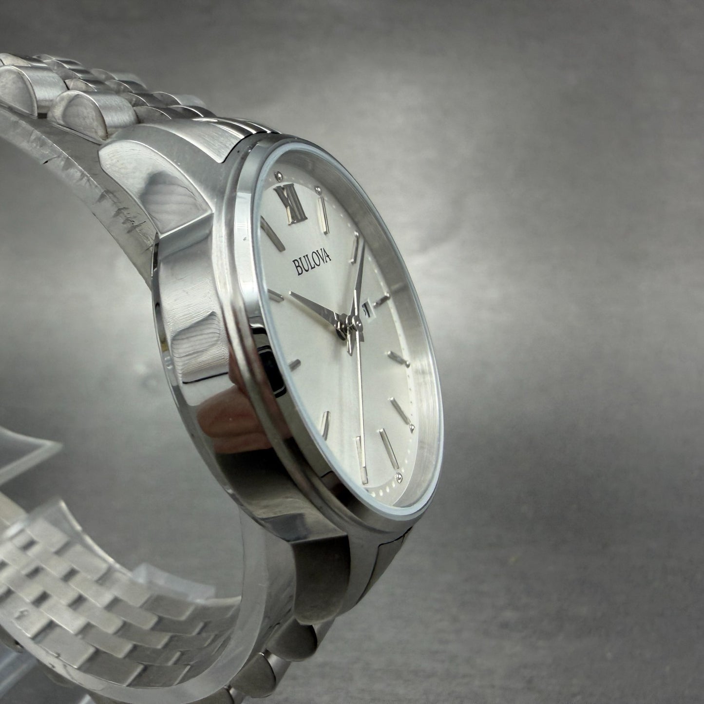 Bulova Watch Women 27mm Silver Dial Steel Date Round 96M159 New Battery7
