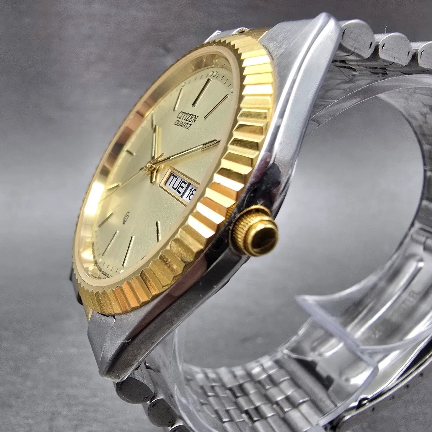 Citizen CQ Watch Men 35mm Champagne Dial Two Tone Daydate 6100-R00405 PARTS3