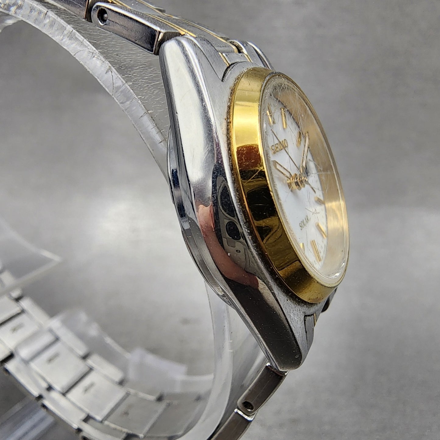 Seiko Solar Watch Women 25mm White Dial Two Tone Daydate Round V1380AA0 Runs3