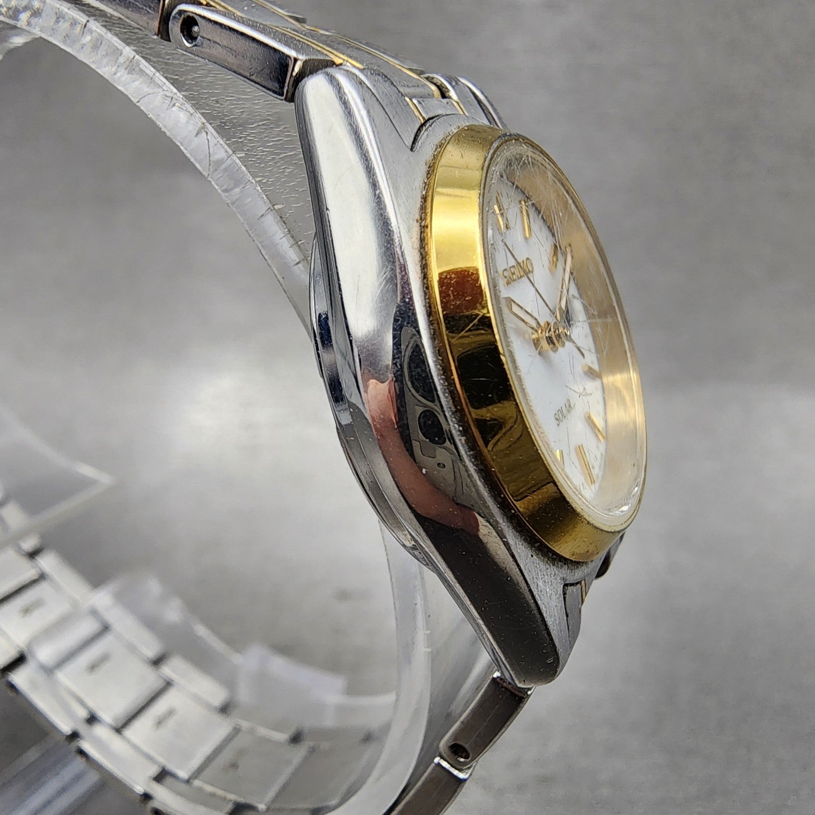 Seiko Solar Watch Women 25mm White Dial Two Tone Daydate Round V1380AA0 Runs3