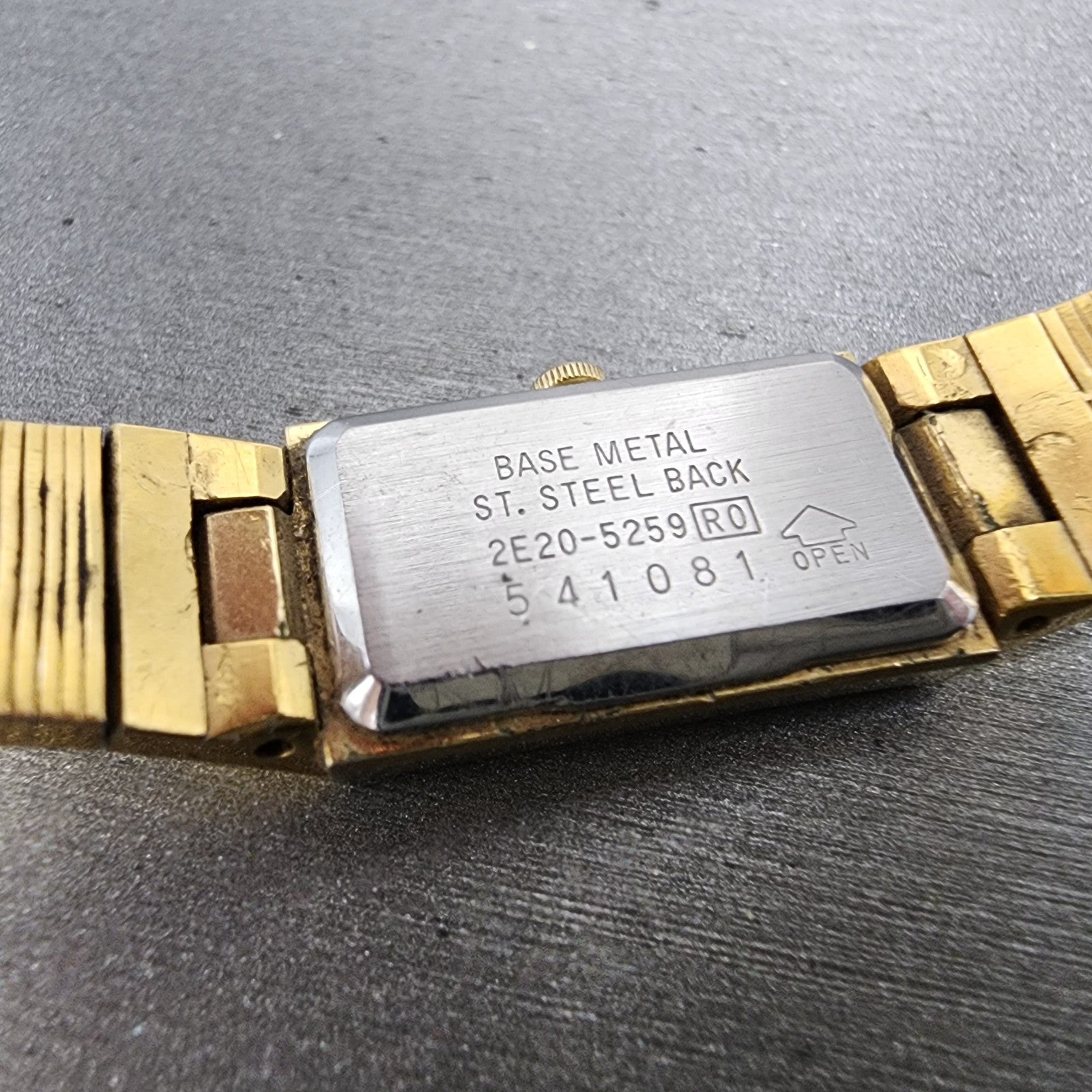 Seiko Tank Watch Women 13mm Champagne Dial Gold Tone 2e205259 New Battery9