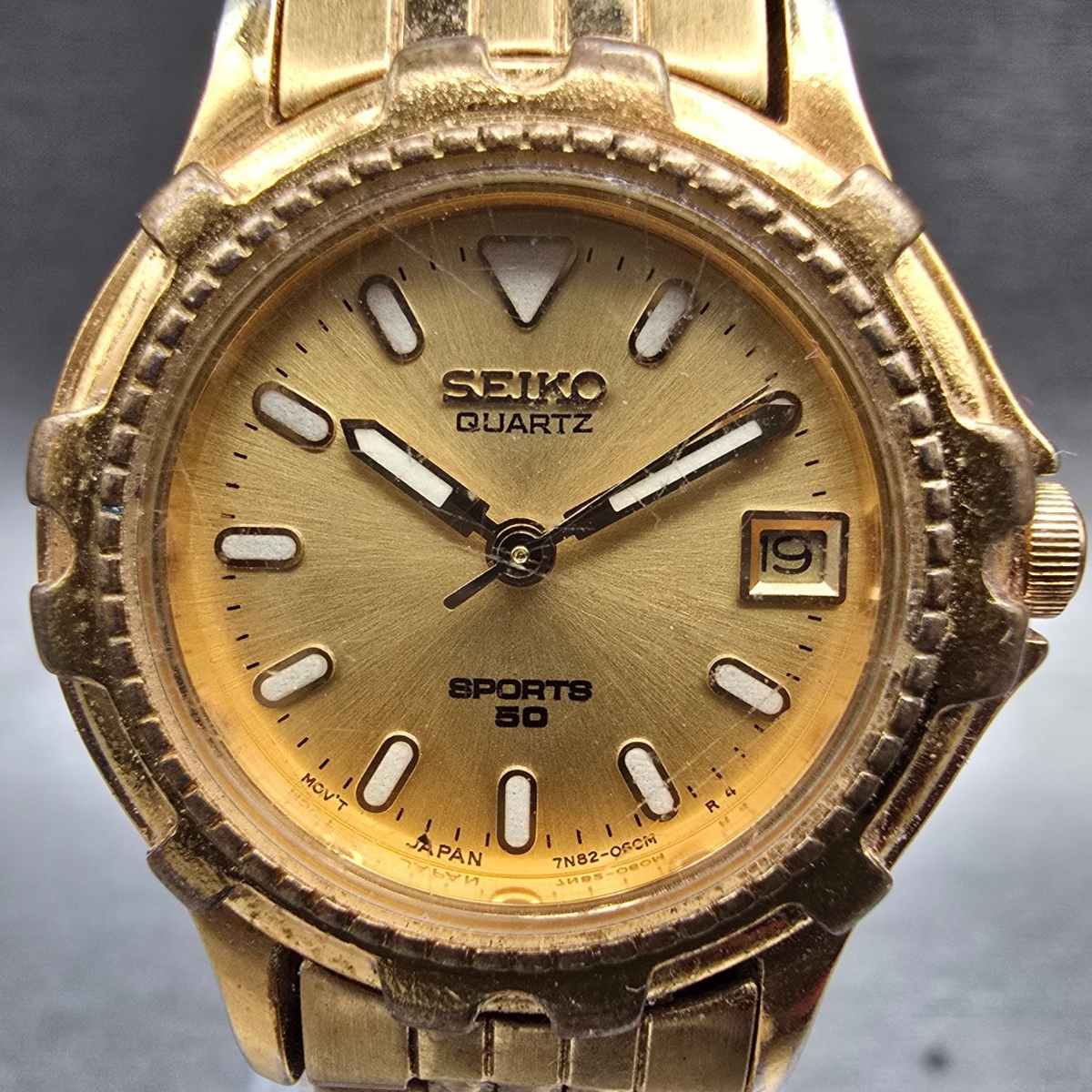 Seiko Sports 50 Watch Women 26mm Gold Dial Gold Tone Date 7N82-0271 New Battery1