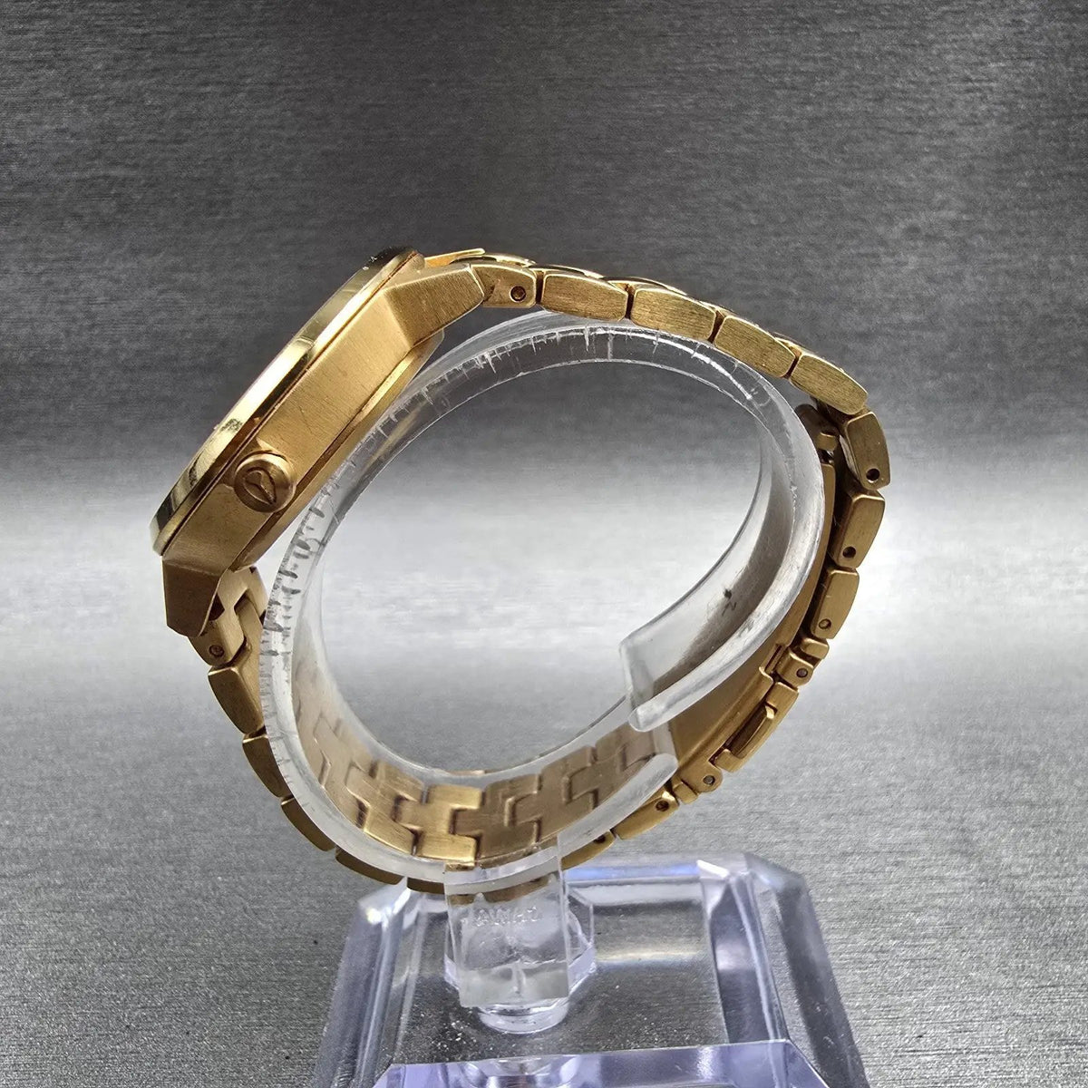 Nixon Kensington Watch Women 32mm Champagne Dial Gold Tone Round New Battery6