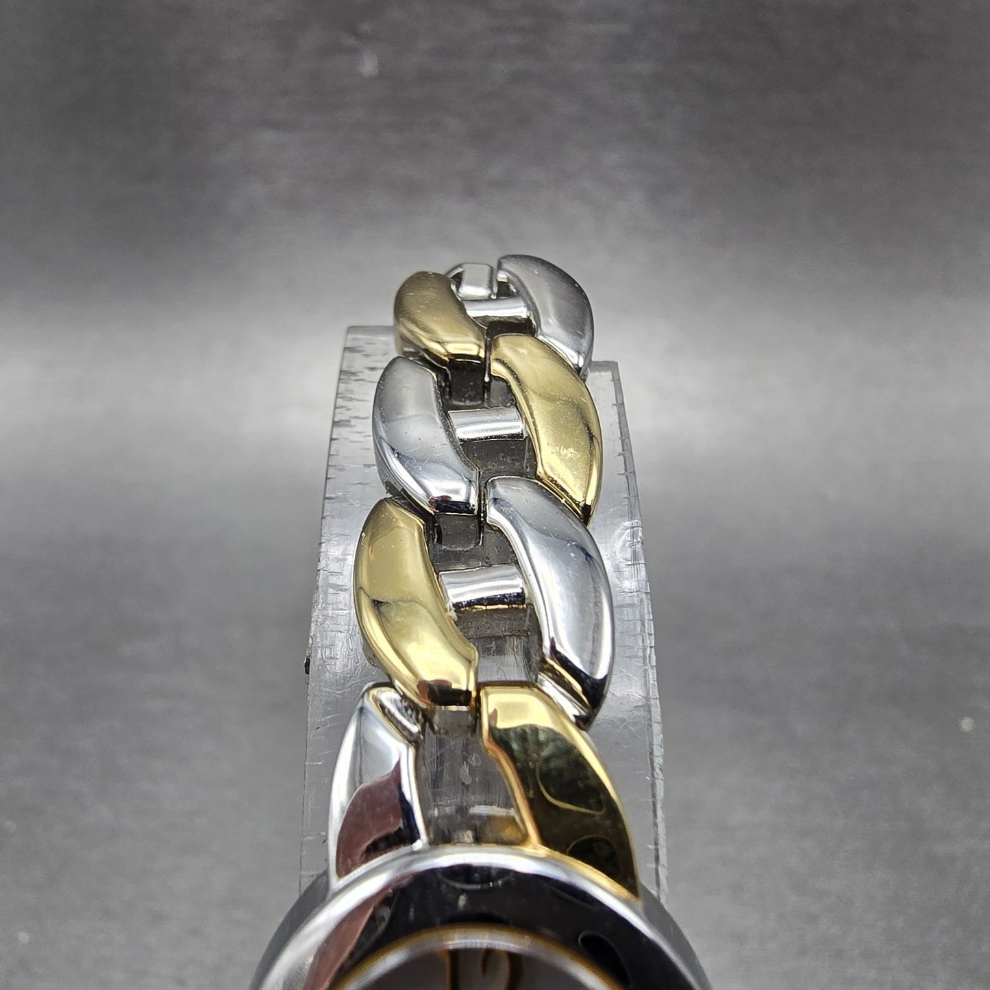 Seiko Solar Watch Women 19mm Silver Dial Two Tone Oval V115-0BY0 Runs4