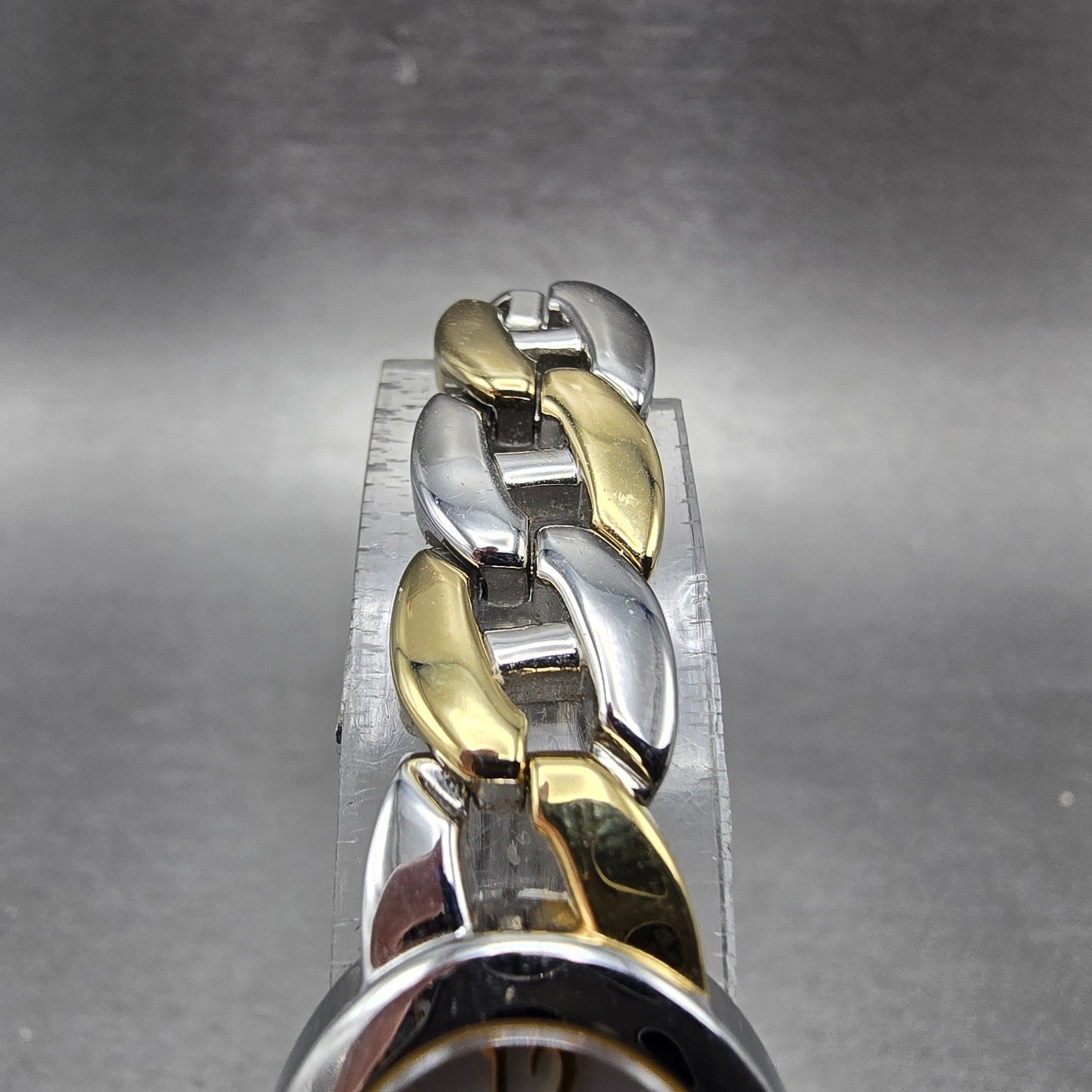 Seiko Solar Watch Women 19mm Silver Dial Two Tone Oval V115-0BY0 Runs4