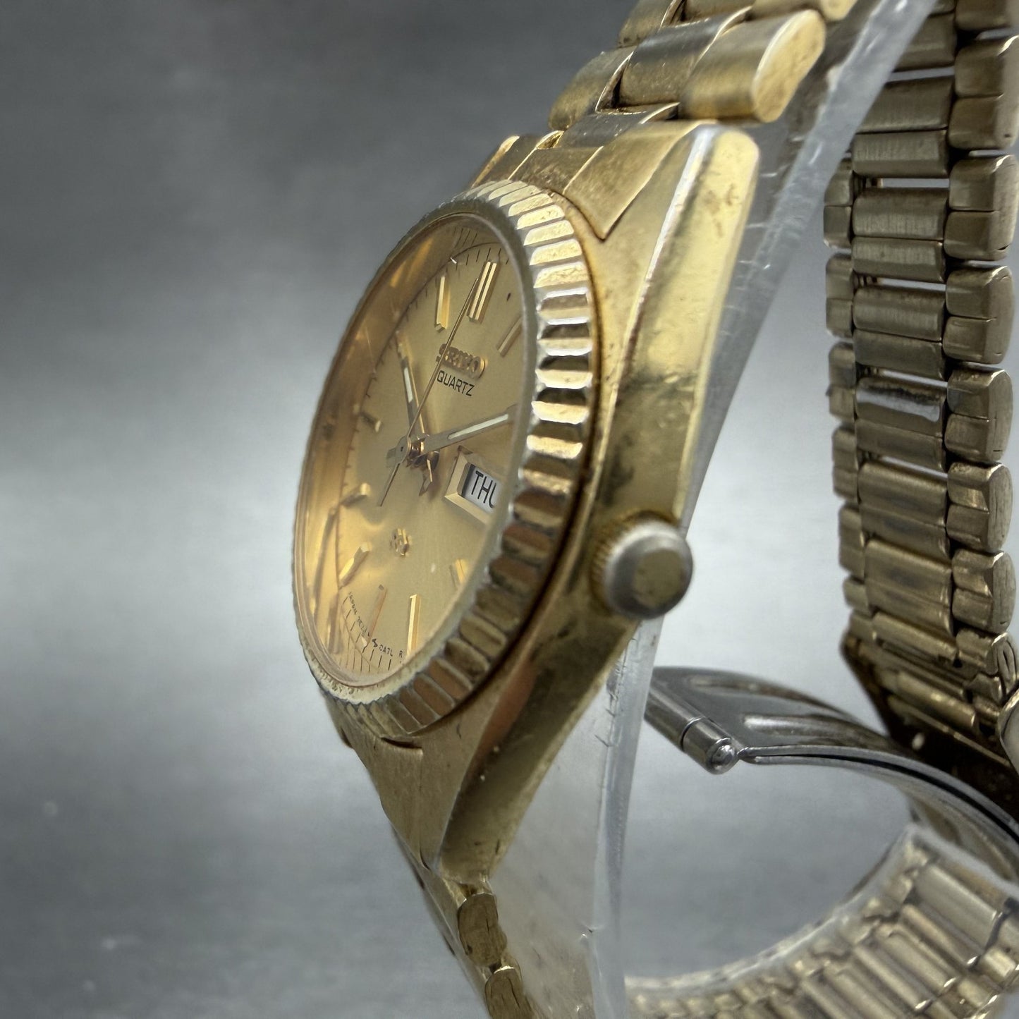 Seiko SQ Watch Women 24mm Gold Dial Gold Tone Daydate Round 3E23-0A60 NewBatt 5V2