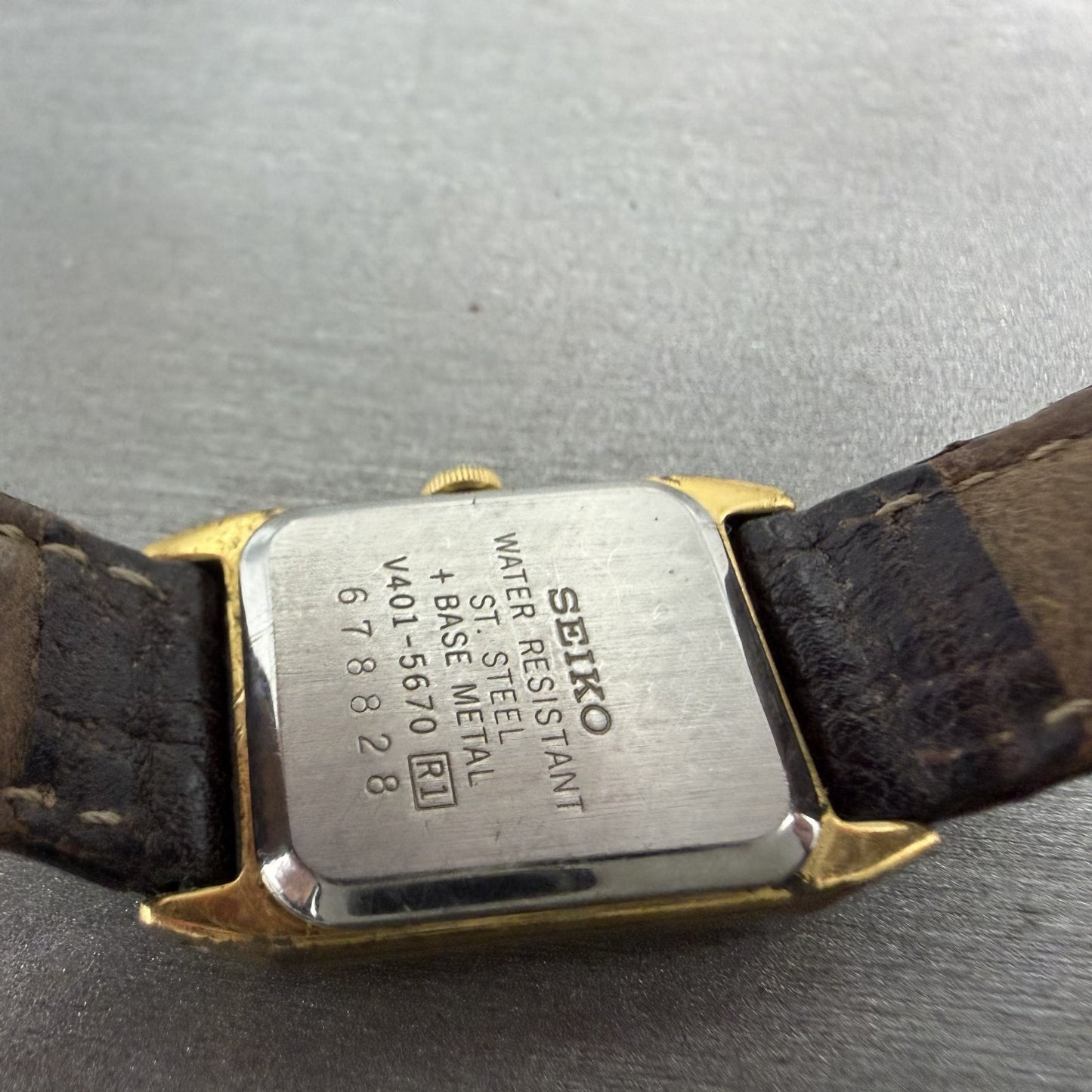 Seiko Tank Watch Women 18mm Champagne Dial Gold Tone Rectangle V401-5670 New Bat9