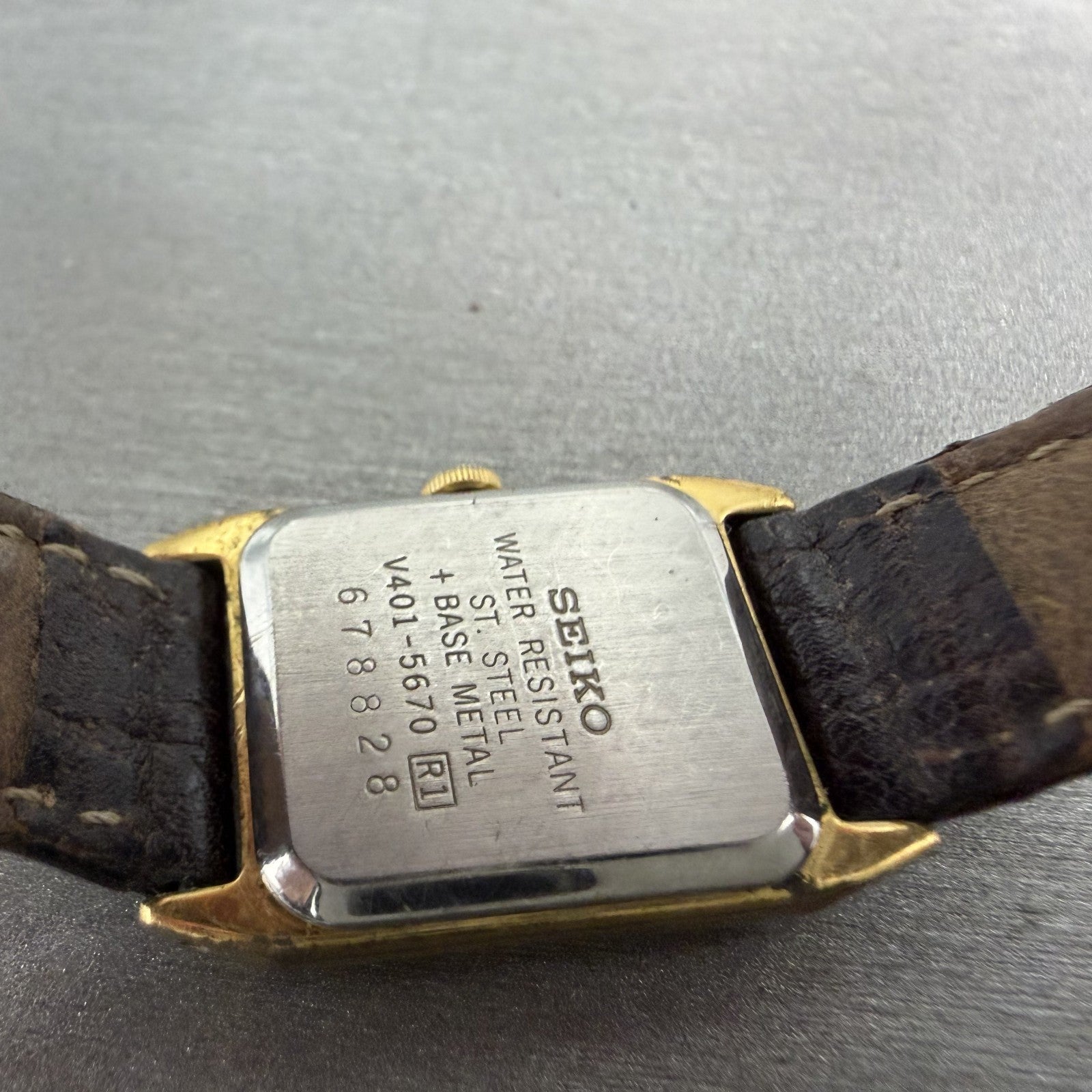 Seiko Tank Watch Women 18mm Champagne Dial Gold Tone Rectangle V401-5670 New Bat9