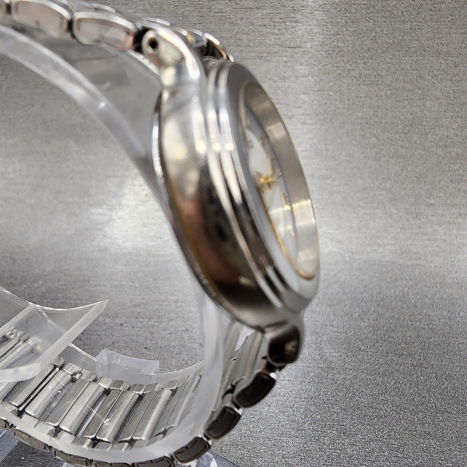 Seiko Solar Watch Women 28mm MOP Dial Two Tone Date Round V1820C70 Runs B12343