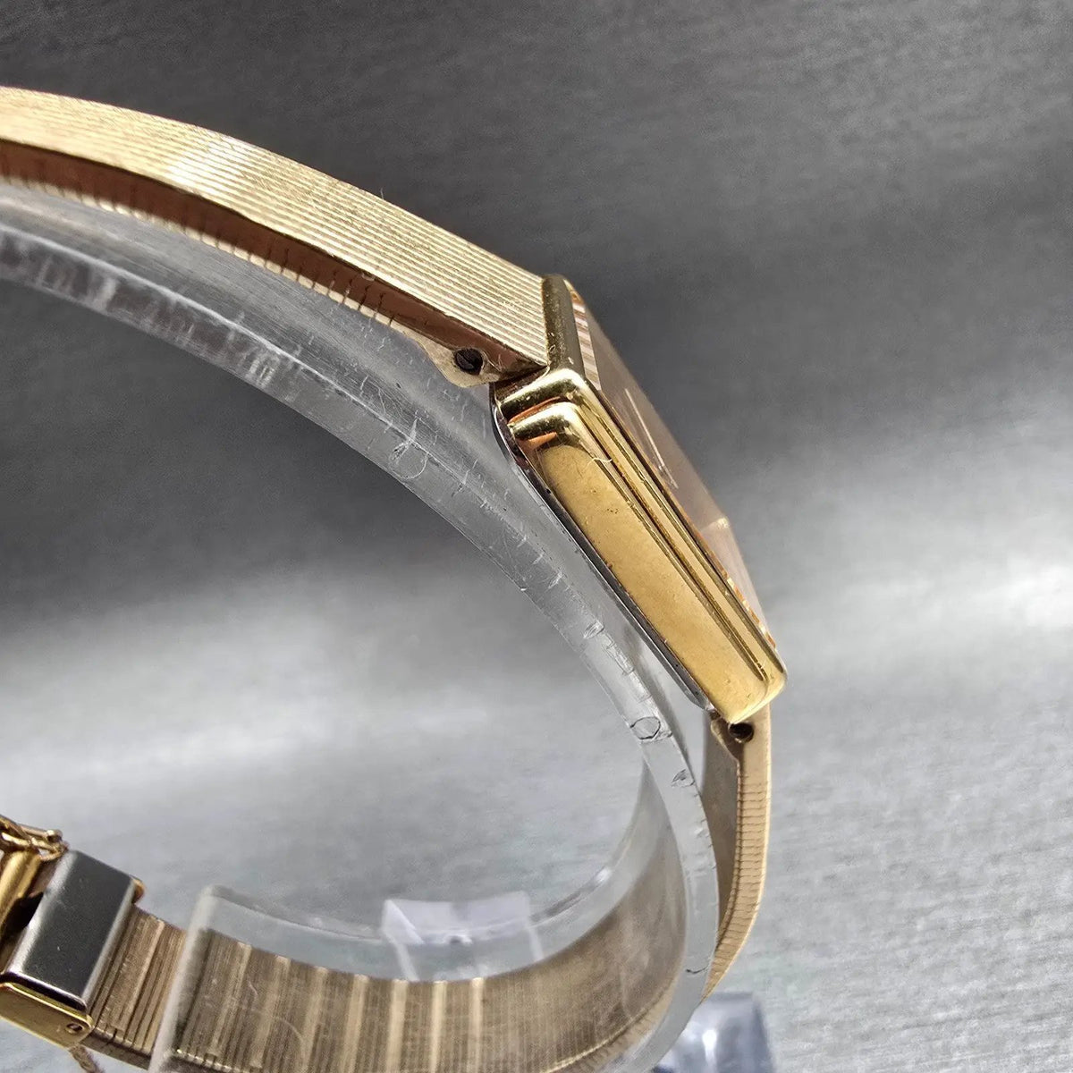 Seiko Tank Watch Women 17mm Gold Dial Gold Tone Rectangle 7320-5479 New Batt VTG3