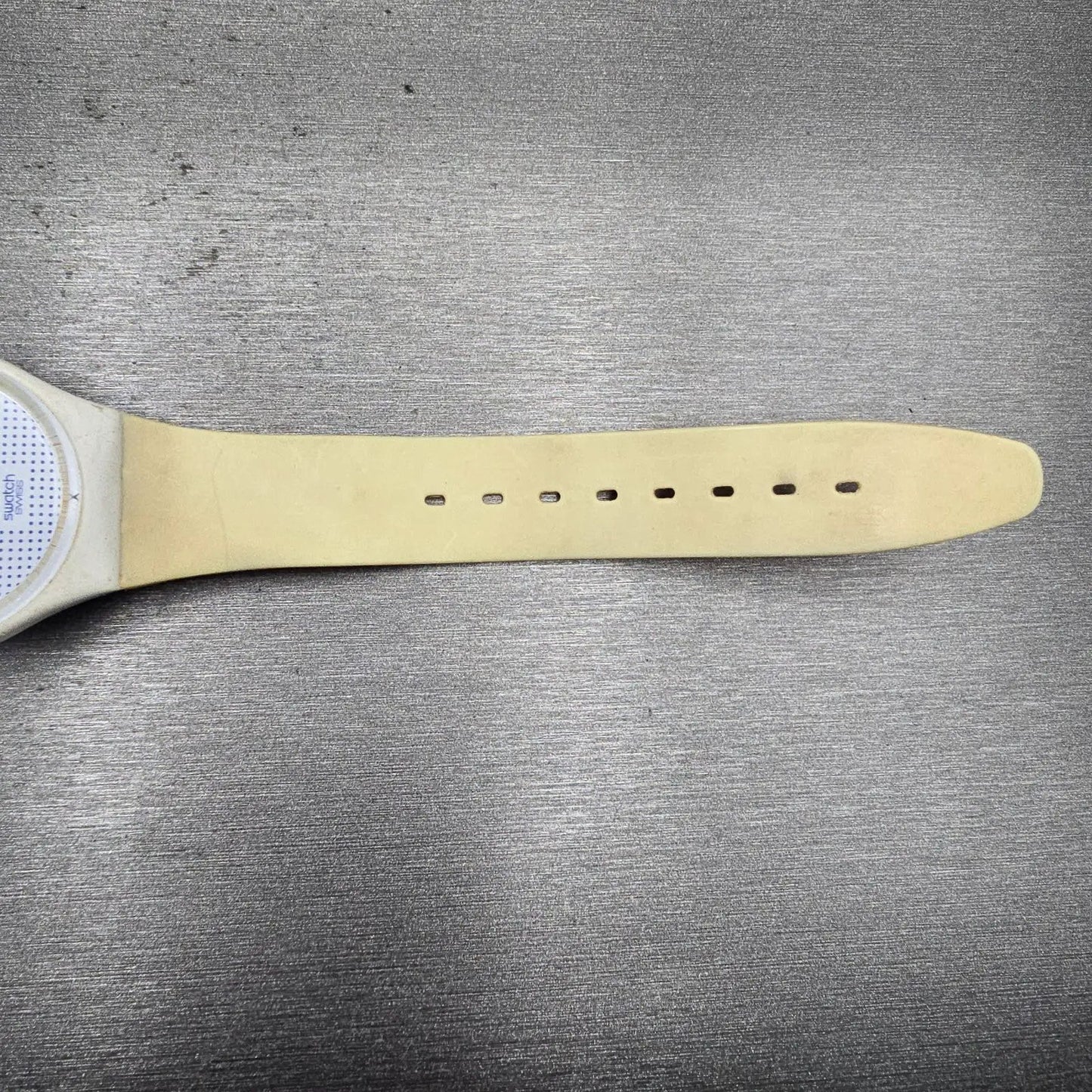 Swatch DOTTED SWISS Watch Men White Dial White Tone Round GW104 New Battery VTG12