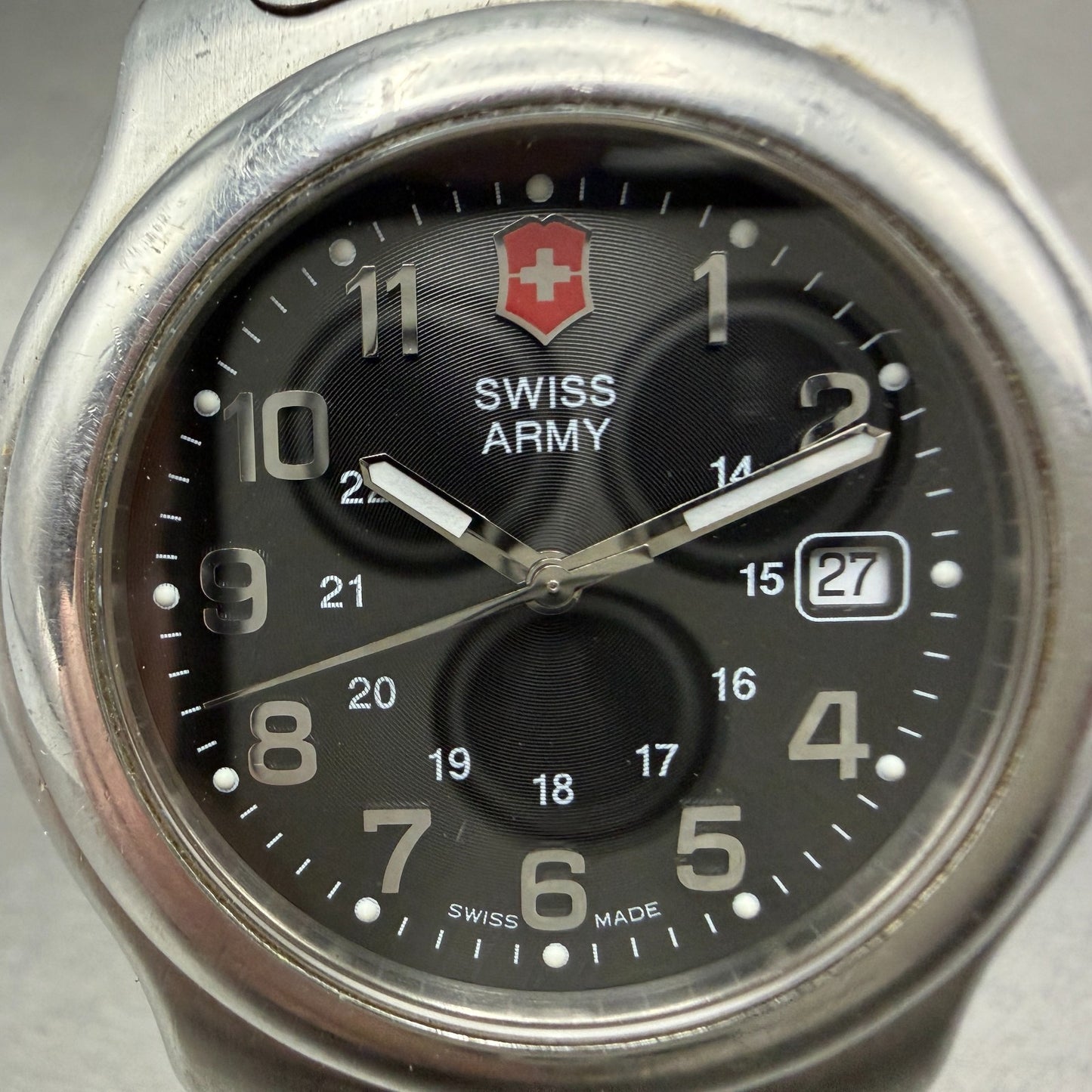 Victorinox Swiss Army Watch Men 40mm Black Dial Silver  Date Round New Battery1