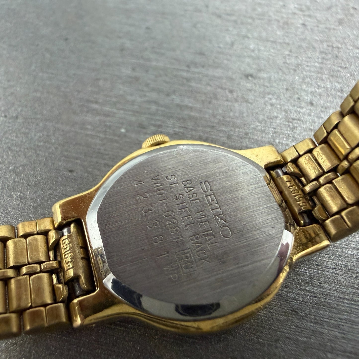 Seiko SX Watch Women 19mm Champagne Dial Gold Tone Round V401-0281 New Battery 49