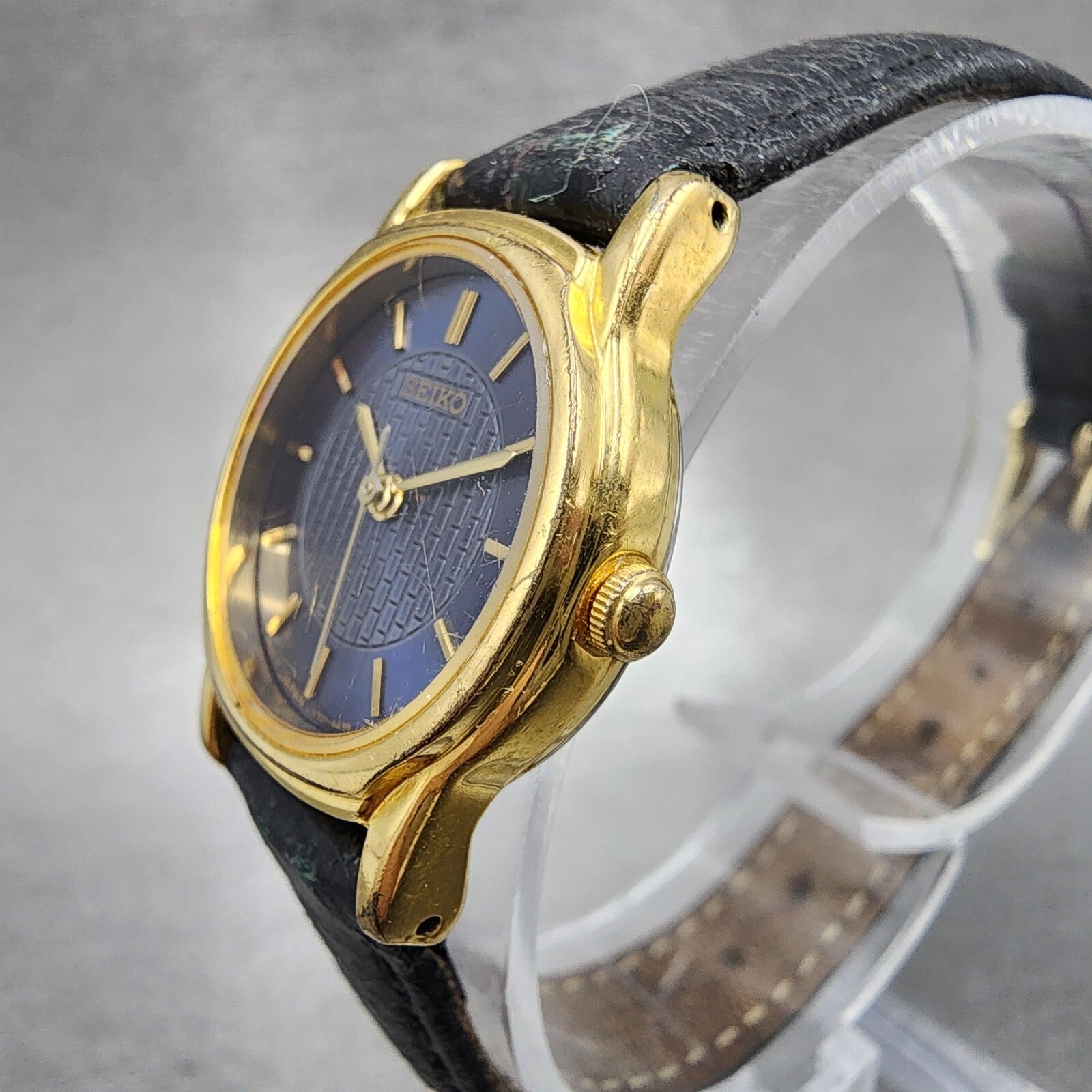 VTG Seiko Watch Women 22mm Blue Dial Gold Tone Round V701A110 New Battery2
