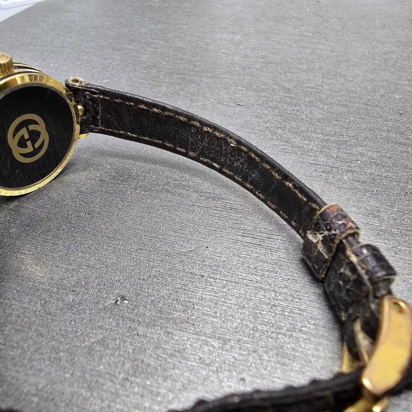 Gucci 2000L Watch Women 22mm Black Dial Gold Plated Round New Battery VTG BDRER9