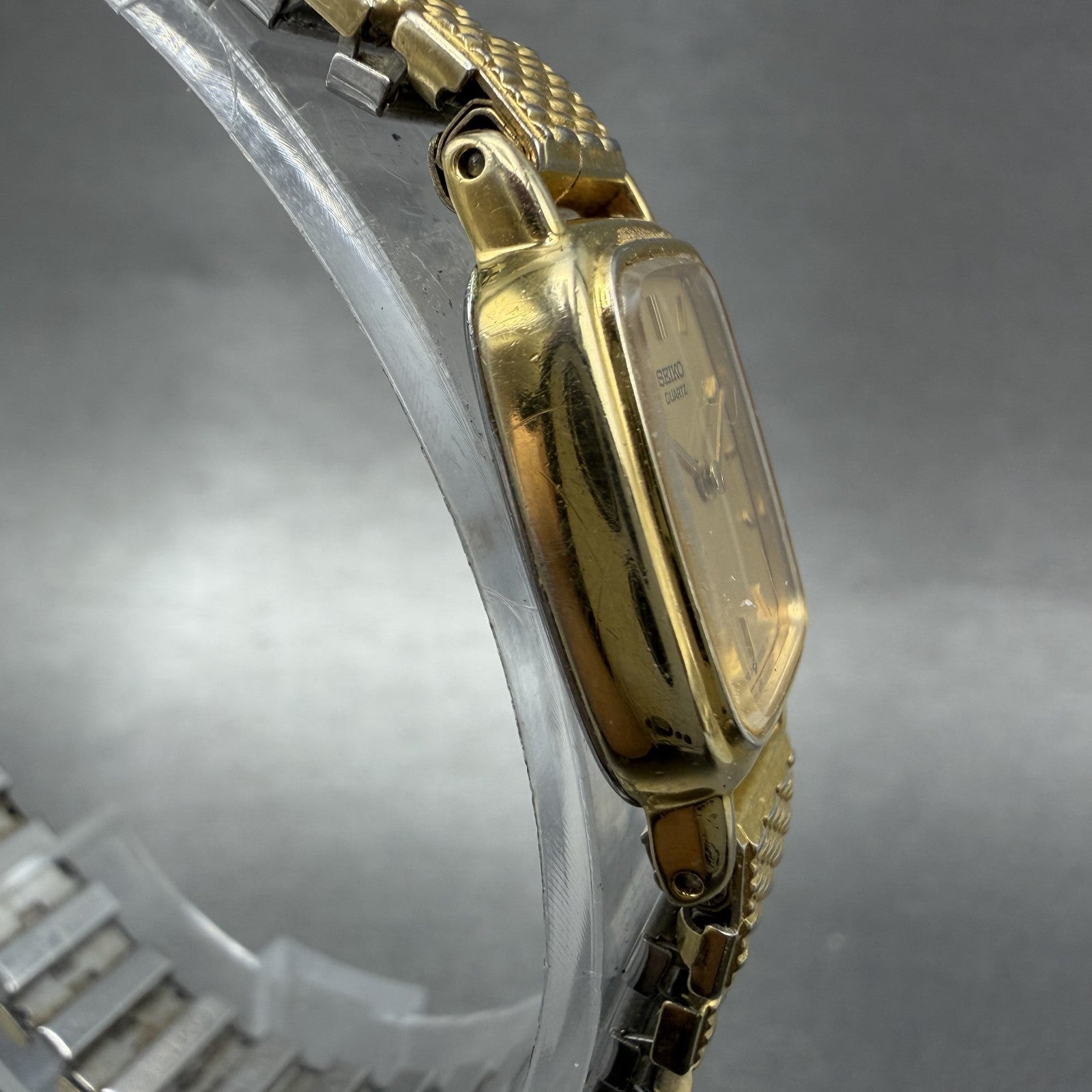 Seiko Watch Women 17mm Champagne Dial Gold Tone Rectangle 2y005b49 New Battery3