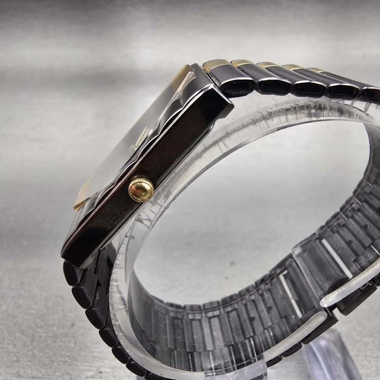 Seiko Half Moon Watch Women 20mm Gold Dial Two Tone Rectangle 2Y00-5G00 New Batt2