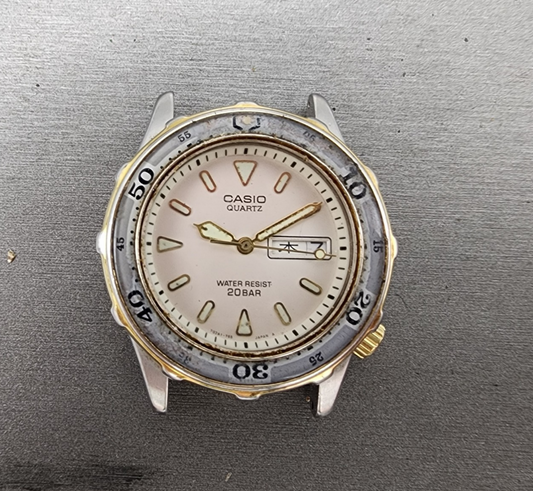 Casio Dive Watch Men 36mm White Dial Two Tone Daydate Round MD715 PARTS0