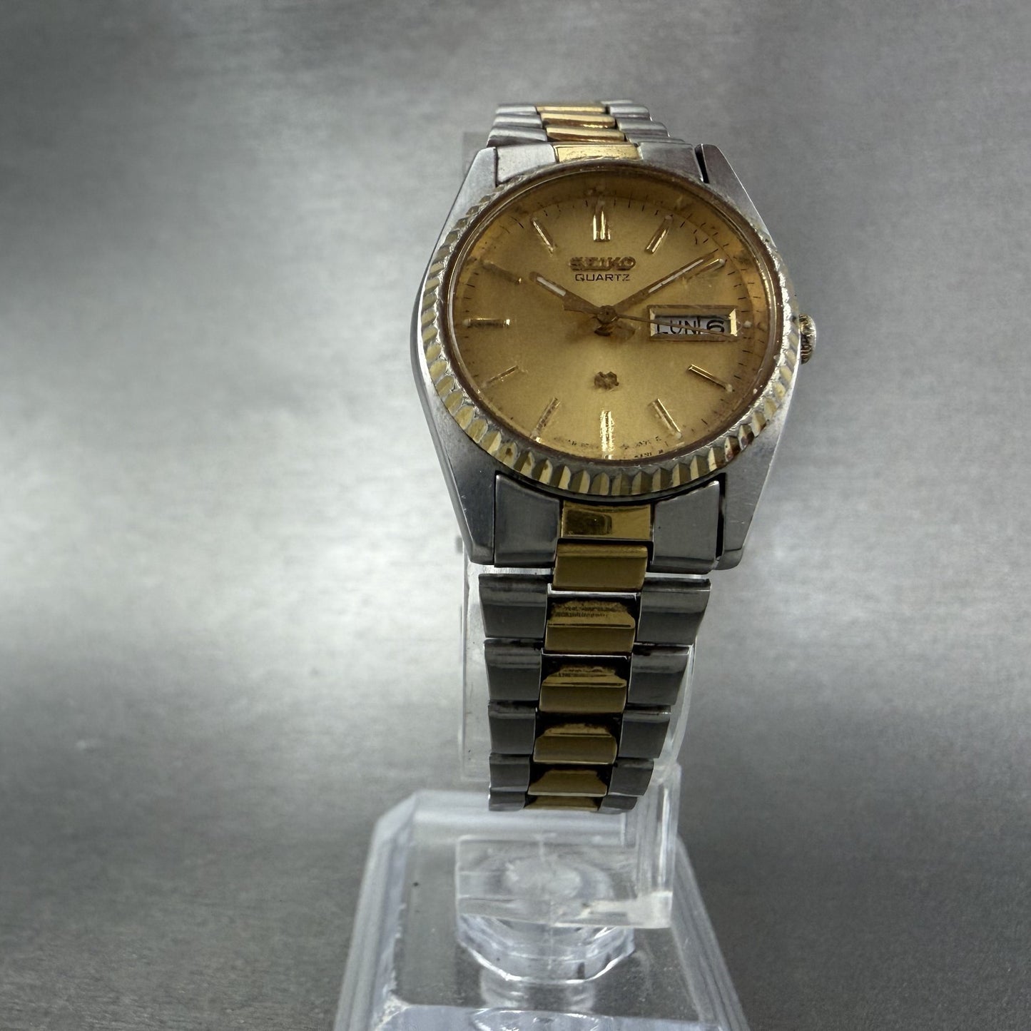 Seiko SQ Watch Women 24mm Gold Dial Two Tone Daydate Round 3E23-0A60 New Batt KD5