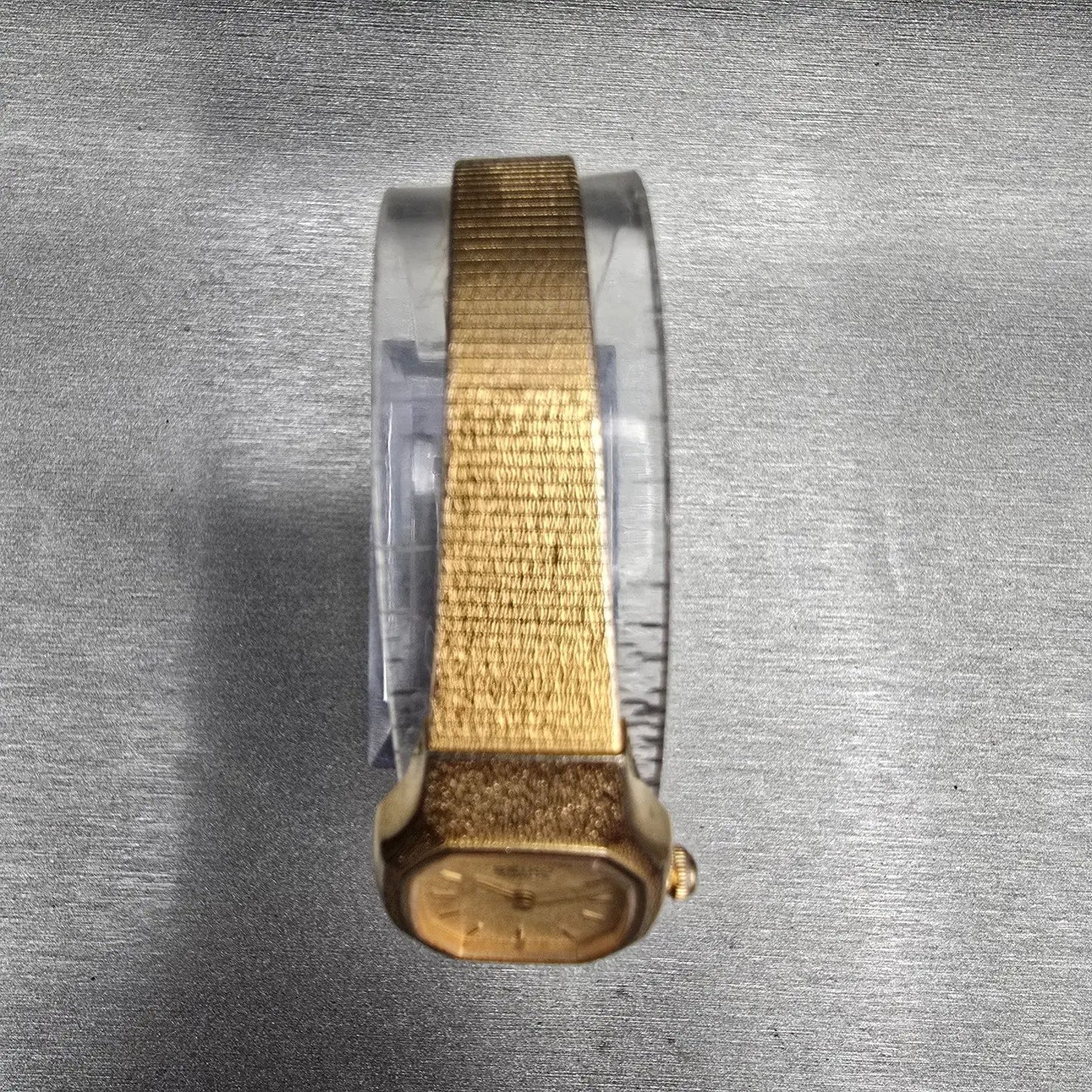 Seiko Womens Watch 17mm Champagne Dial Gold Tone Oval 2P20-5H39 New Battery4