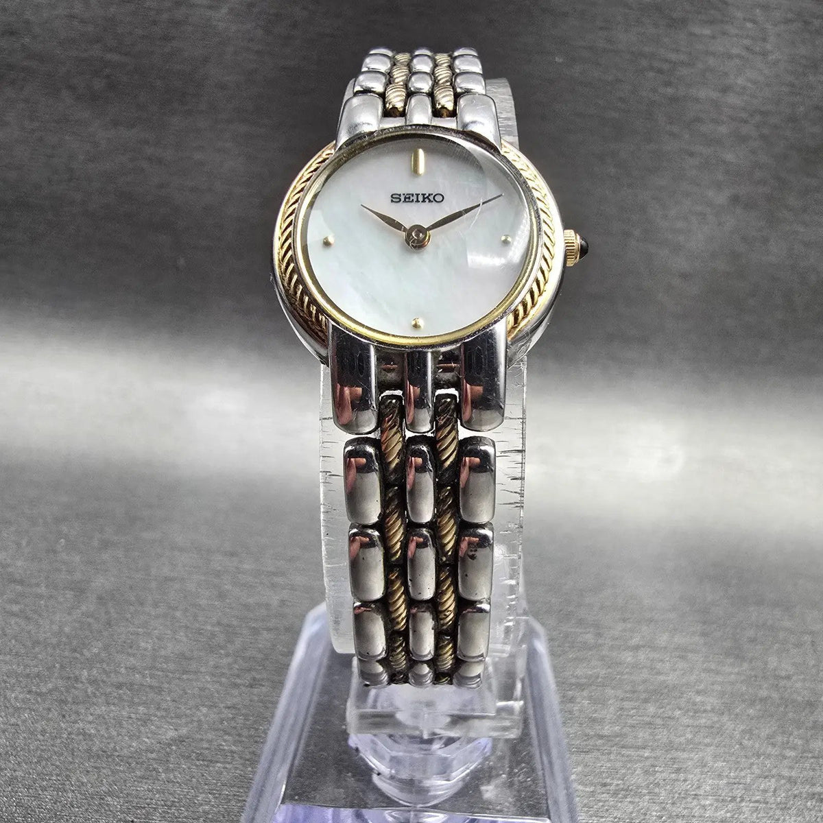 Seiko Watch Women 21mm MOP Dial Two Tone Round 1N00-0JK0 New Battery Vintage5