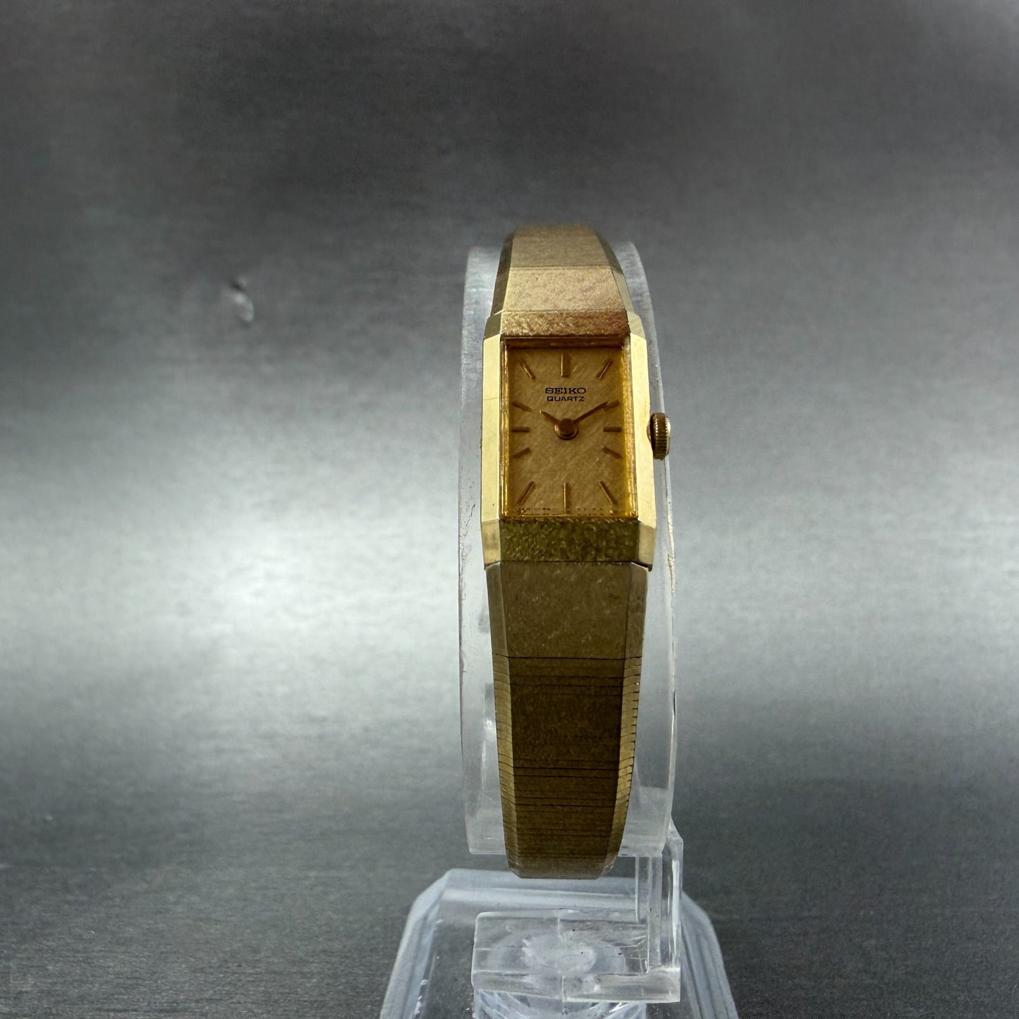 Seiko Tank Watch Women 12mm Champagne Dial Gold Tone 2e20-6259 New Battery KI905