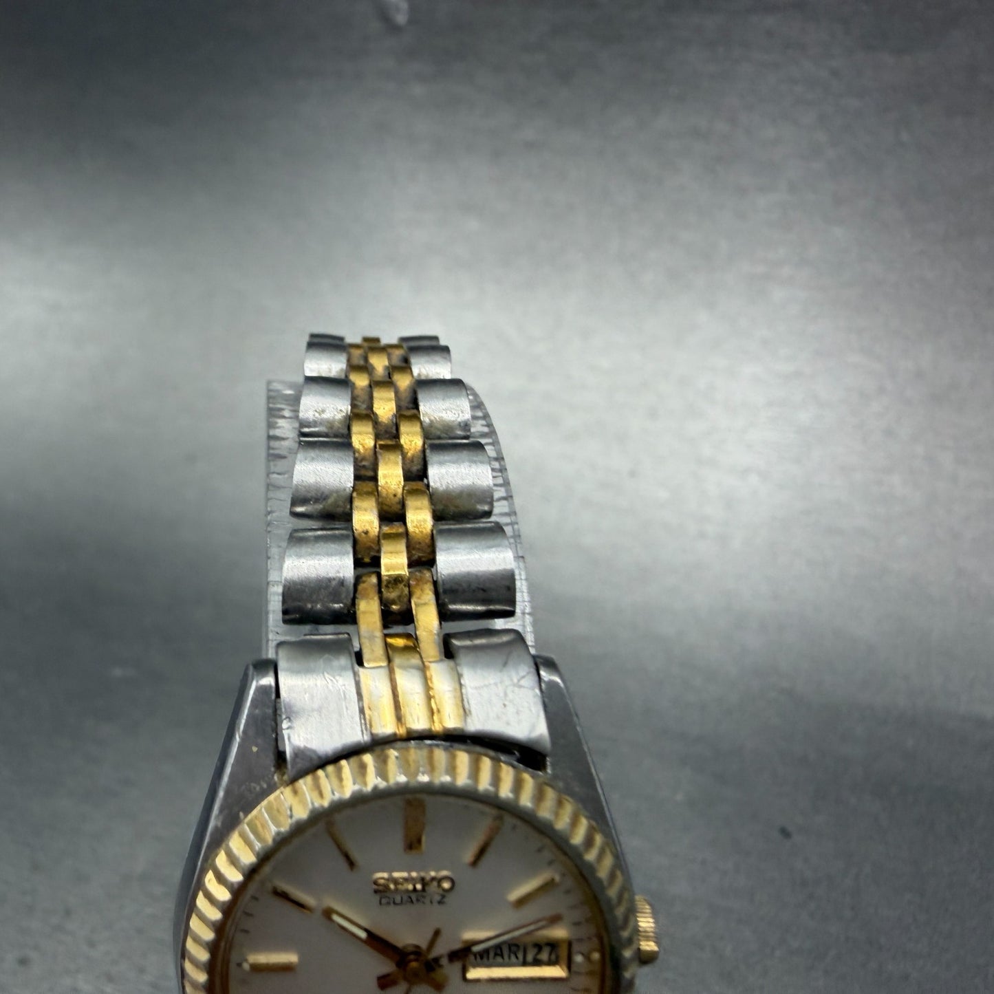 Seiko Watch Women 24mm White Dial Two Tone Daydate Round 3E23-0A69 New Batt HJ74