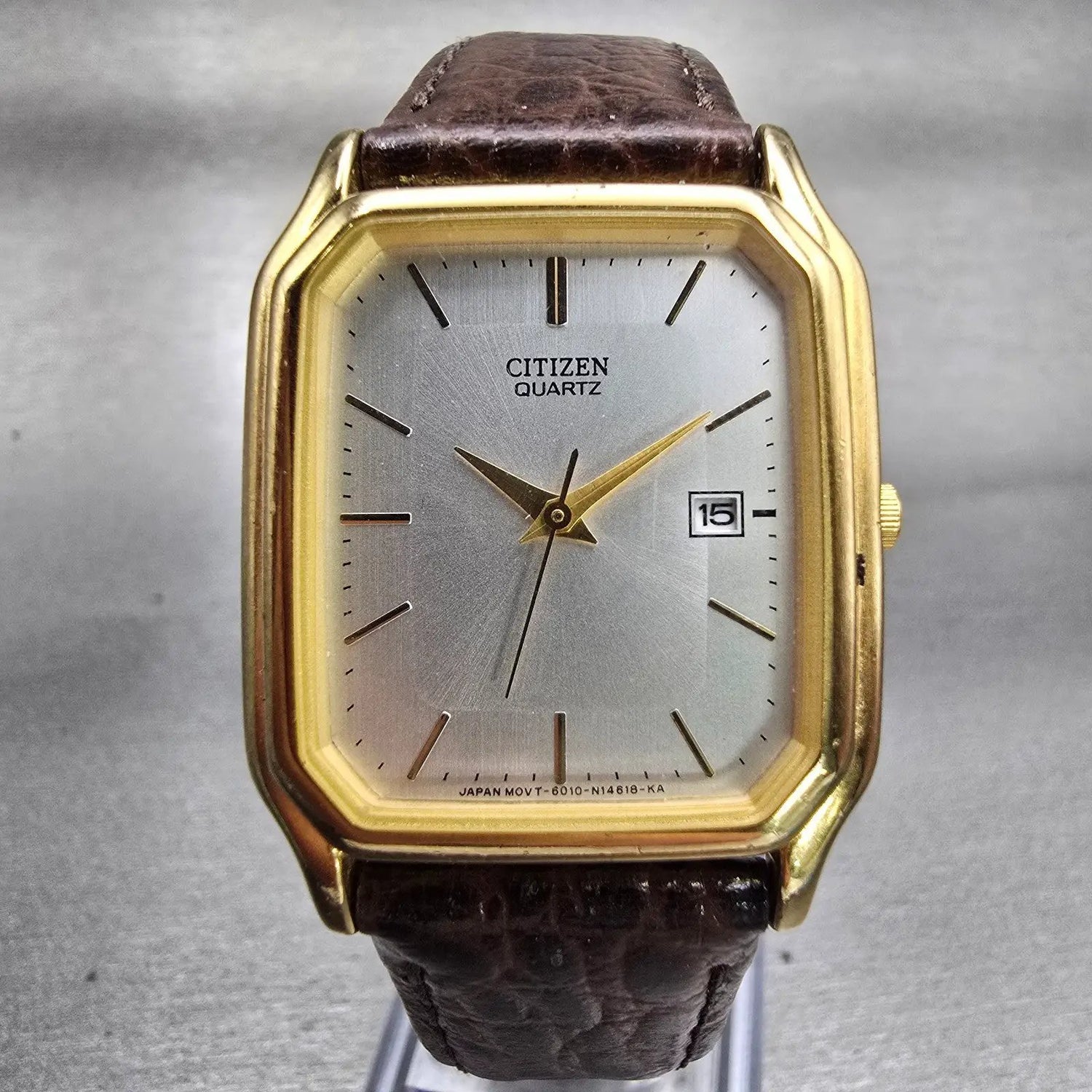 Citizen Watch Men 28mm Silver Dial Gold Tone Date Rectangle 8010-S36998 New Batt0