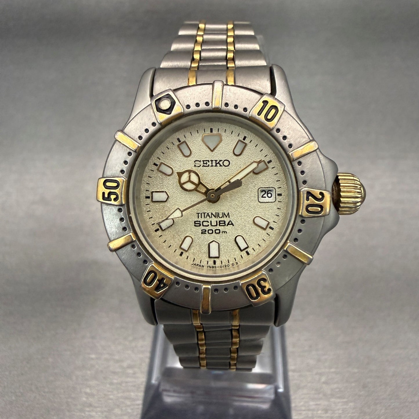 Seiko Scuba Dive Watch Women 29mm Champagne Dial Two Tone Date Round 7N85-01100