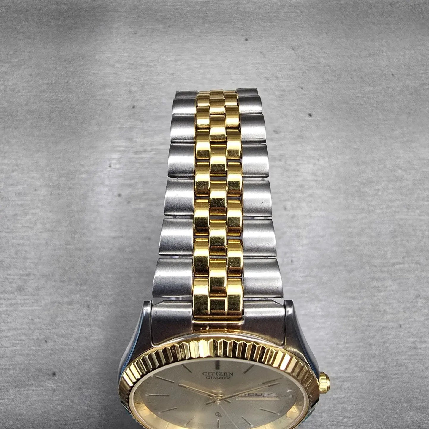 Citizen CQ Watch Men 35mm Champagne Dial Two Tone Daydate 1100-R12535 New Batt4