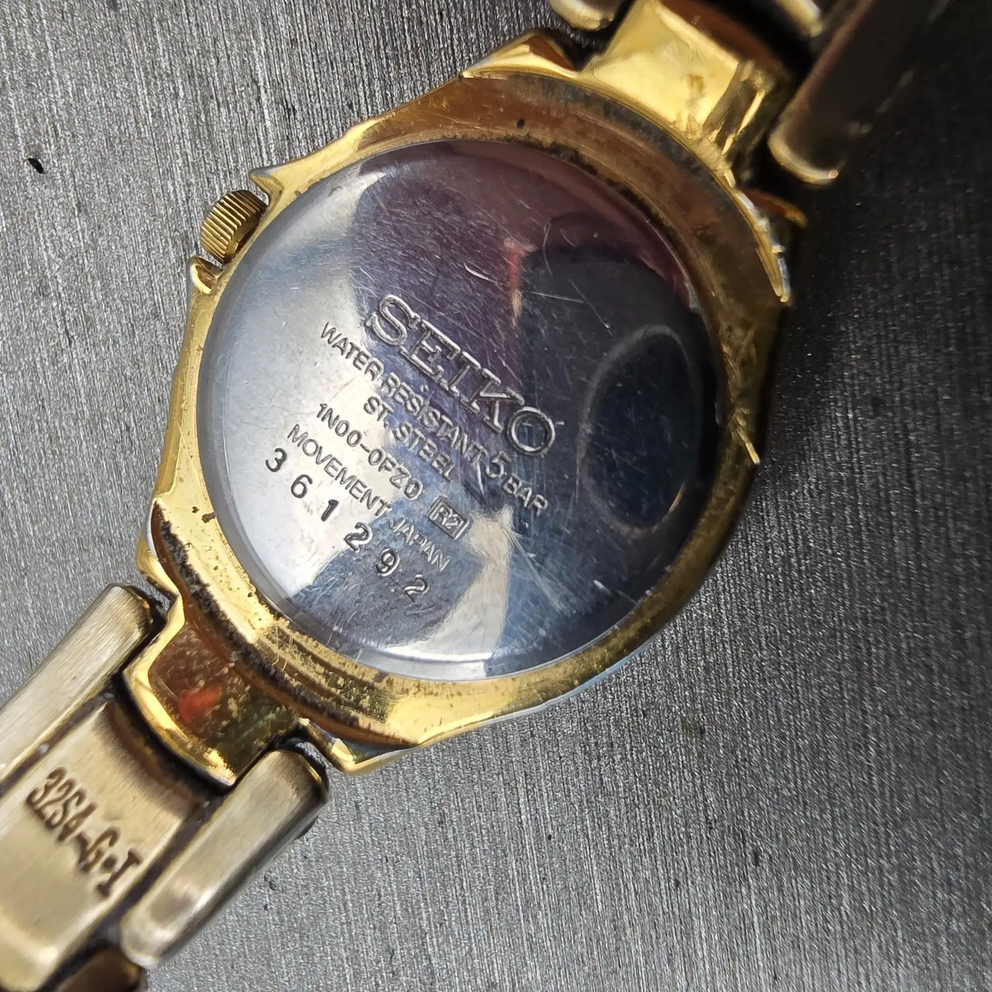 Seiko Watch Women 21mm MOP Dial Two Tone Gemmed Round 1N00-0FC0 New Battery VTG10
