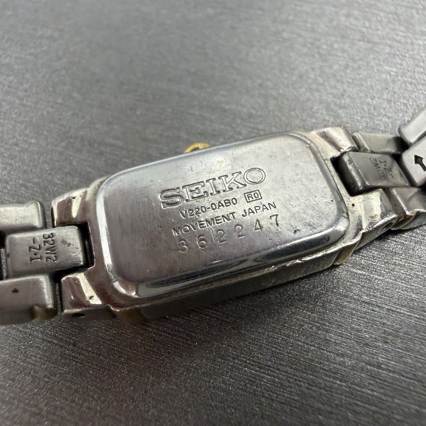 Seiko Tank Watch Women 13mm White Dial two Tone Rectangle V220-0ab0 New Batt OH79