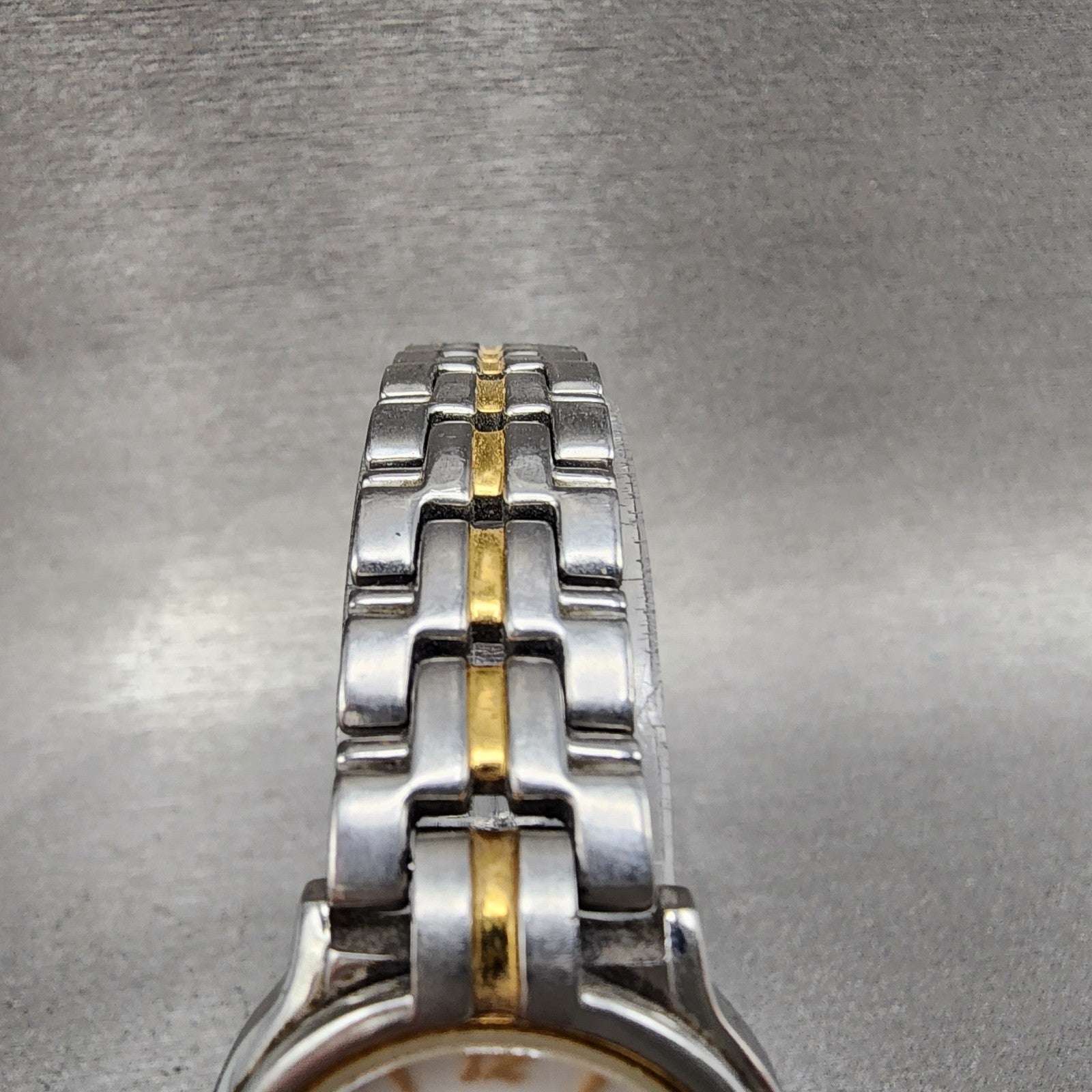 Bulova Watch Women 25mm White Dial Two Tone Date Round 98u16 New Battery4