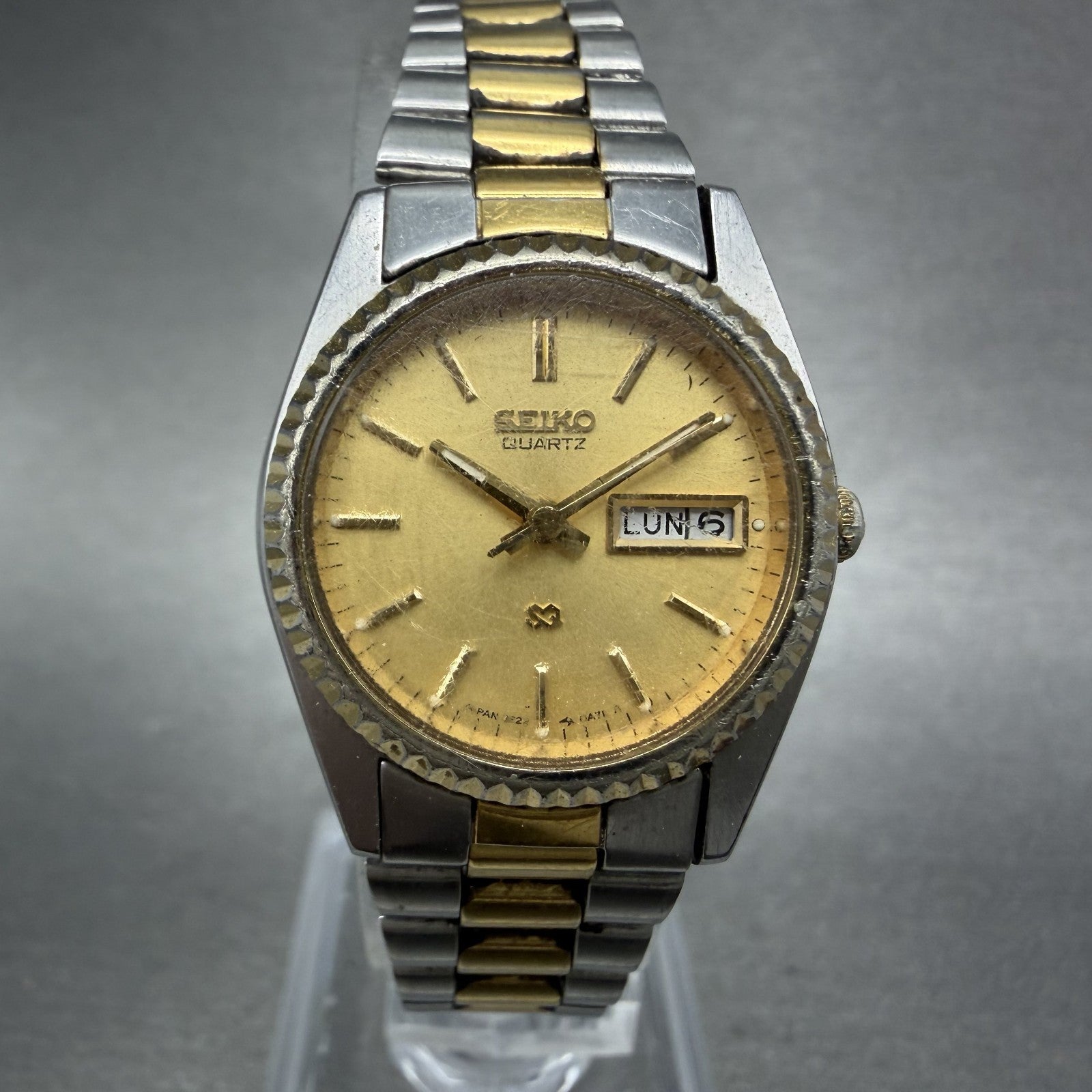 Seiko SQ Watch Women 24mm Gold Dial Two Tone Daydate Round 3E23-0A60 New Batt KD0