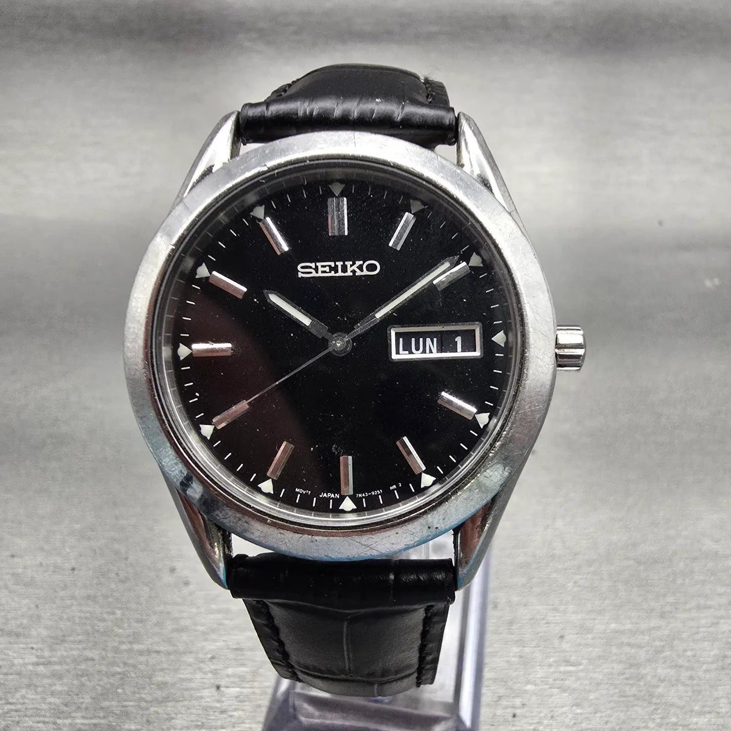 Seiko Watch Men 37mm Black Dial Silver Tone Daydate Round 7N43-9070 New Battery0