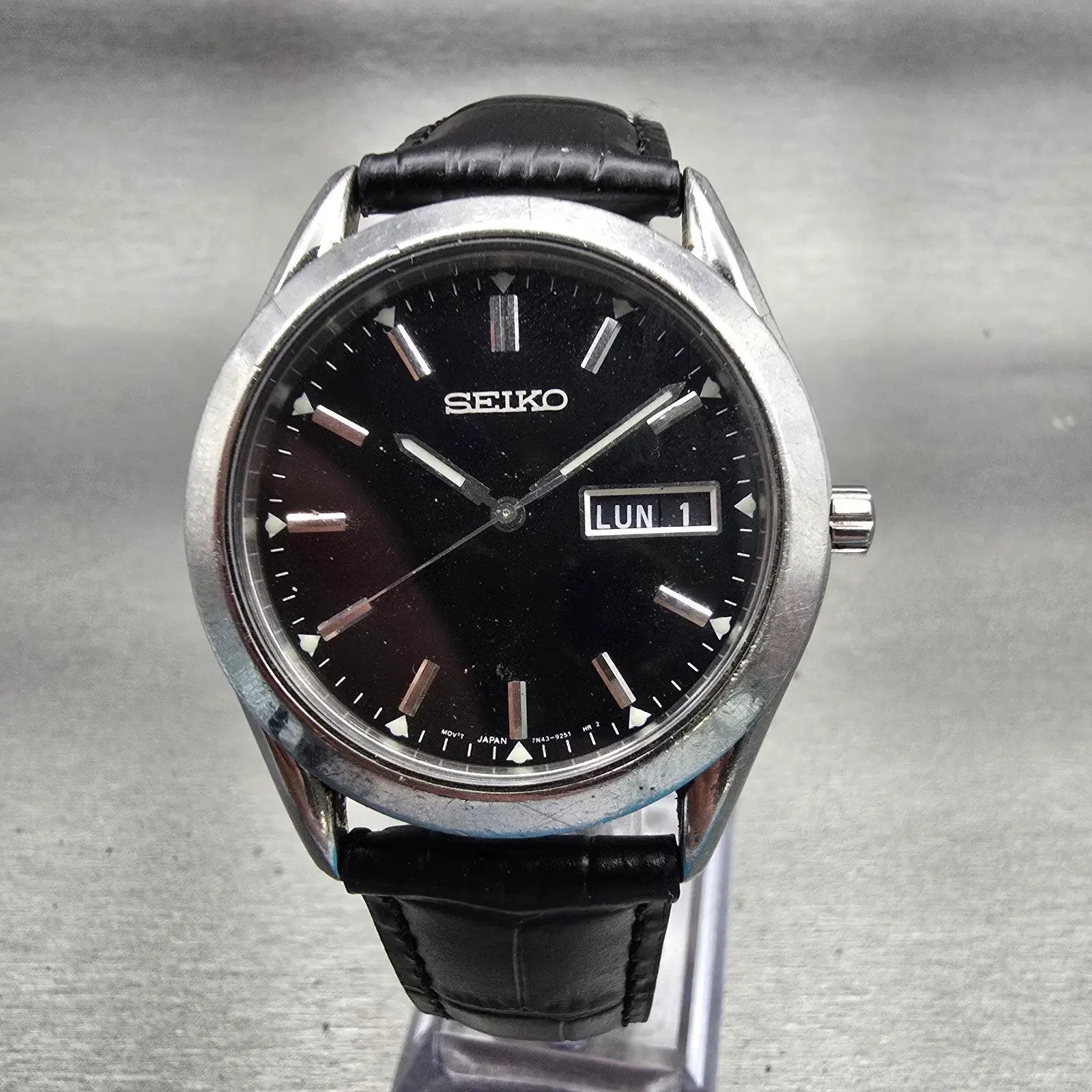 Seiko Watch Men 37mm Black Dial Silver Tone Daydate Round 7N43-9070 New Battery0