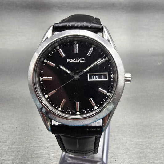 Seiko Watch Men 37mm Black Dial Silver Tone Daydate Round 7N43-9070 New Battery0