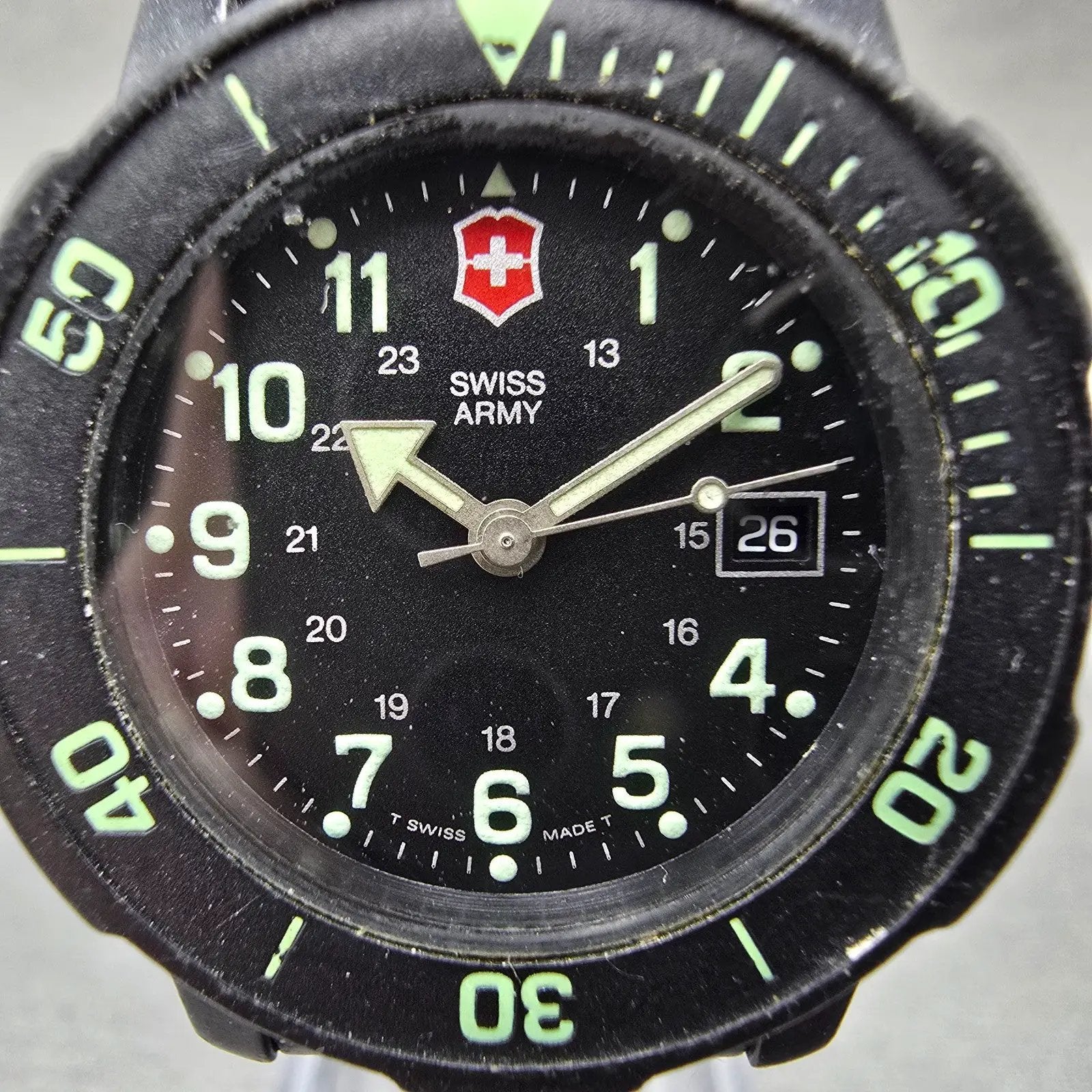 Victorinox Swiss Army Striker Watch Women 31mm Black Dial Black Tone Date PARTS2