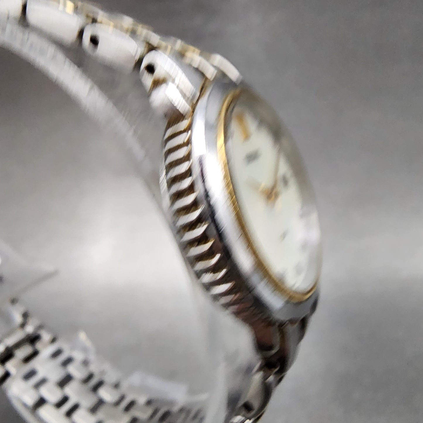 Seiko Watch Women 27mm MOP Dial Two Tone Date Round 7N820BR0 New Battery3