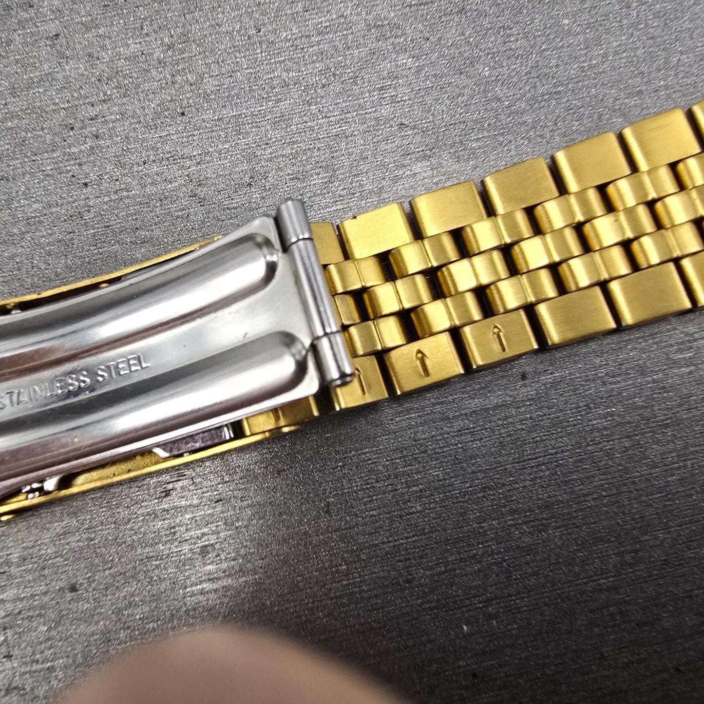 Bulova Bracelet Gold Tone 19mm Stainless Steel Y10 READ!!!!!!! Tri Folding Clasp13