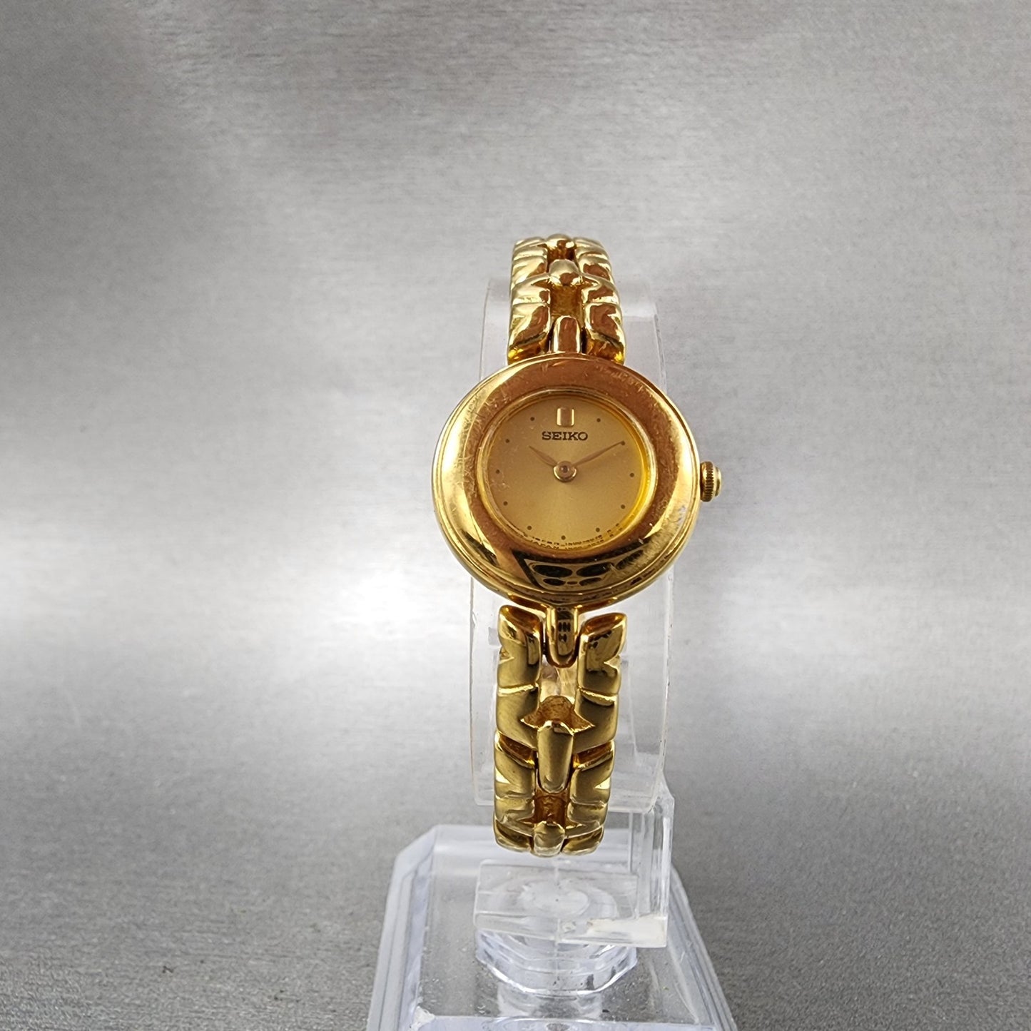 Seiko Watch Women 20mm Champagne Dial Gold Tone Round 1n001c70 New Battery5