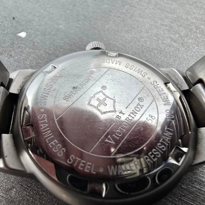 Victorinox Swiss Army Valiant Watch Women 32mm White Dial Silver Tone Date PARTS10