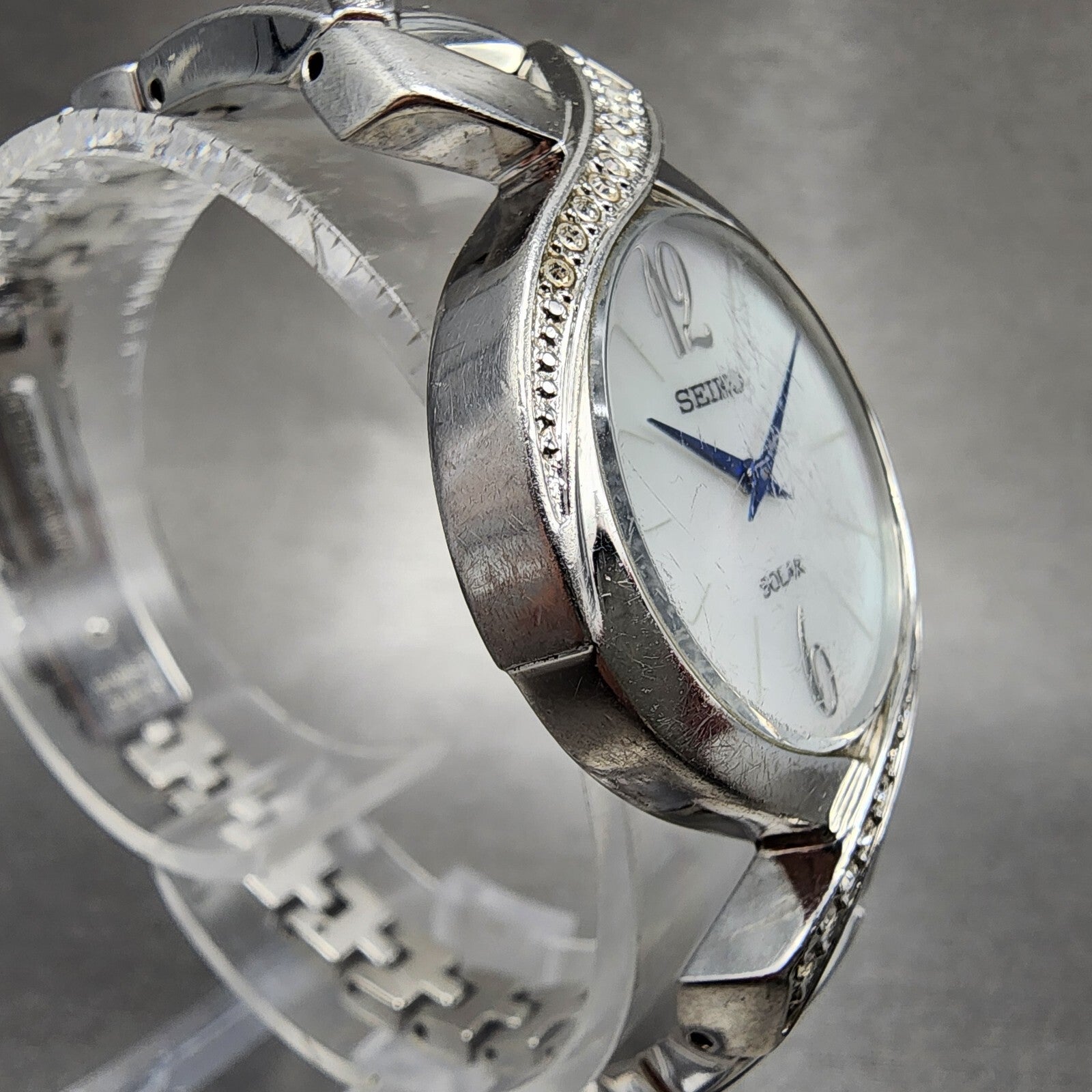 Seiko Solar Watch Women 28mm MOP Dial Silver Tone Round V1150BH0 Runs3