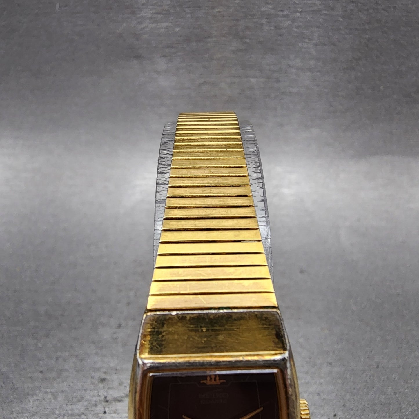 Seiko Watch Women 19mm Red Dial Gold Tone Rectangle 8Y215020 New Batt B124