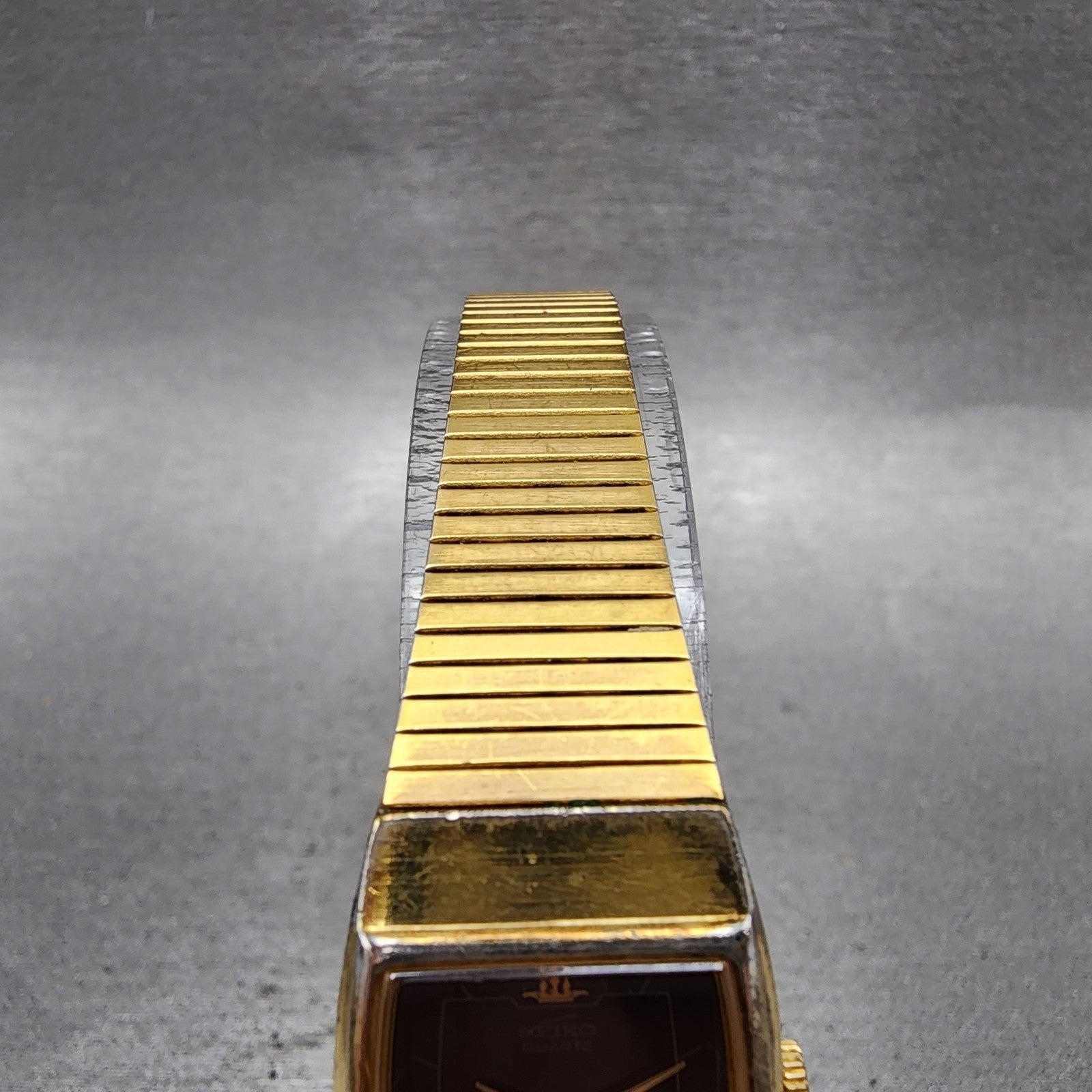 Seiko Watch Women 19mm Red Dial Gold Tone Rectangle 8Y215020 New Batt B124