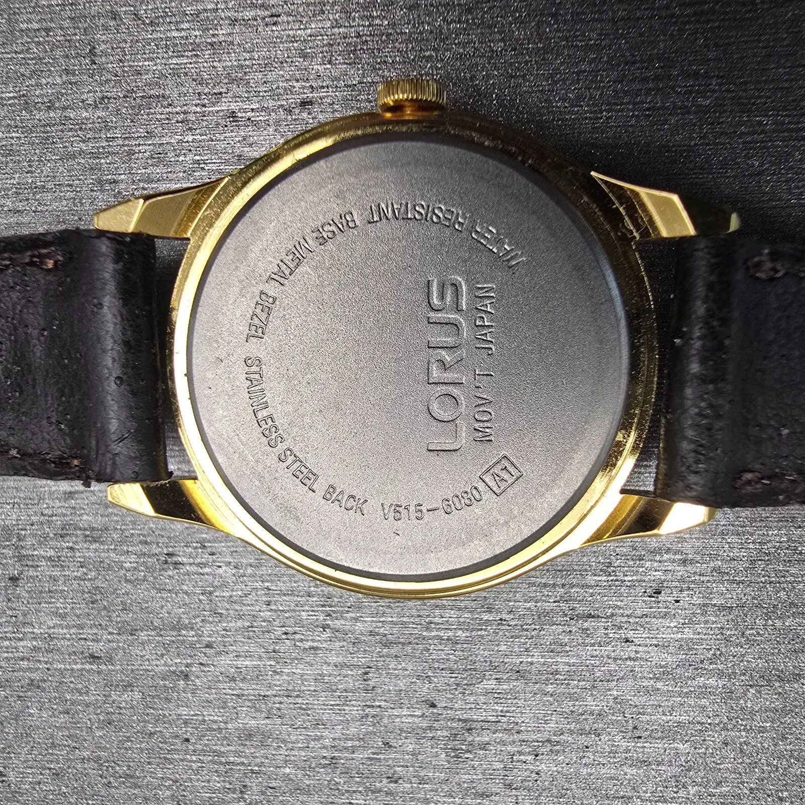 Lorus Minnie Mouse Watch Women 26mm Yellow Dial Gold Tone V515-6080 New Battery10