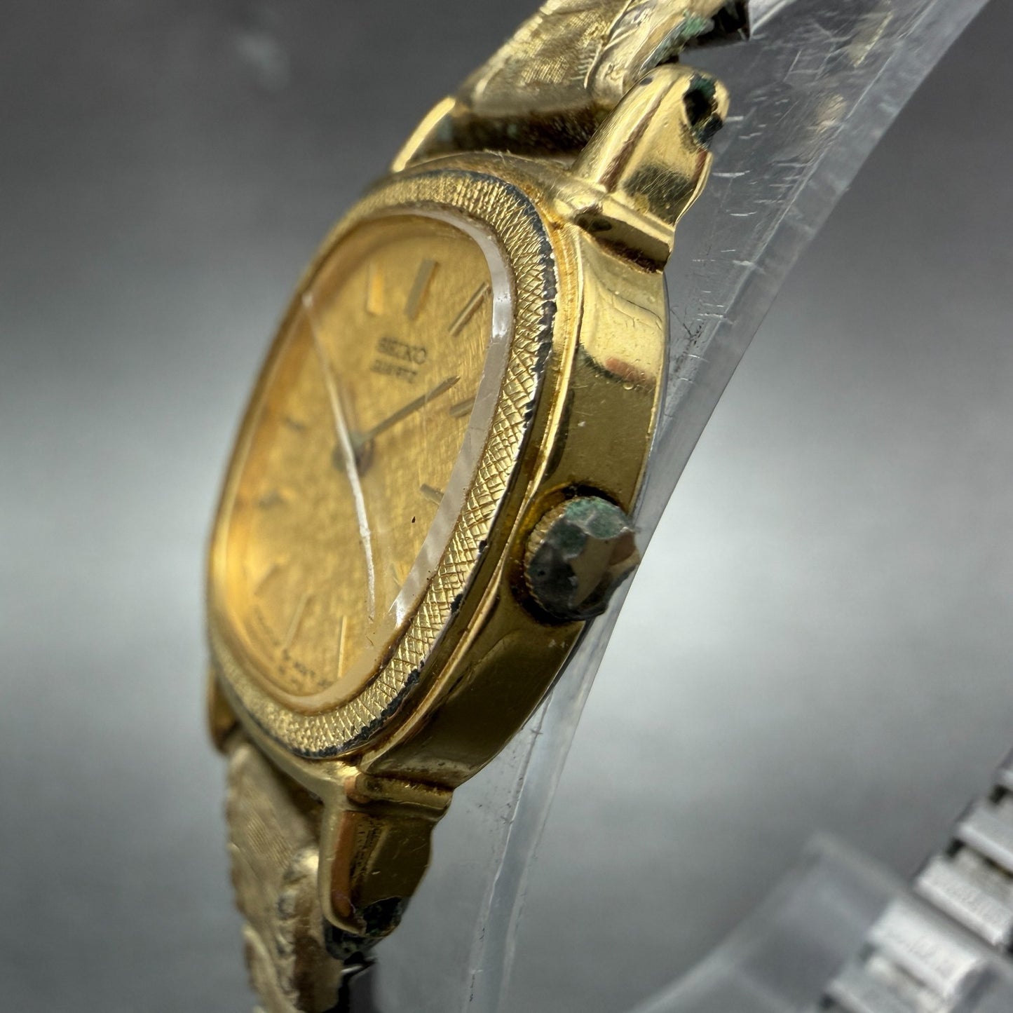 Seiko Watch Women 17mm Champagne Dial Gold Tone Rectangle 2Y00-5028 New Battery2