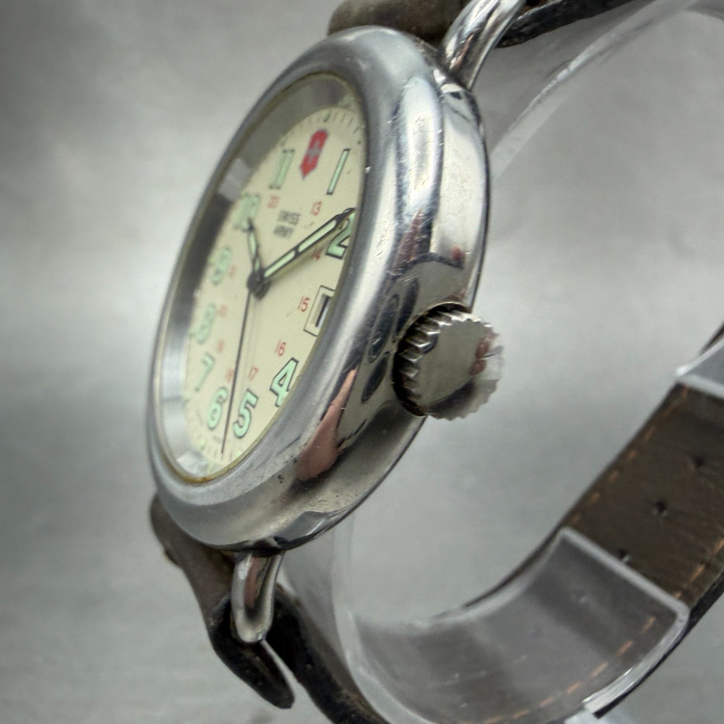 Victorinox Swiss Army Calvary Watch Men 37mm Cream Dial Silver Tone Date PARTSTH3