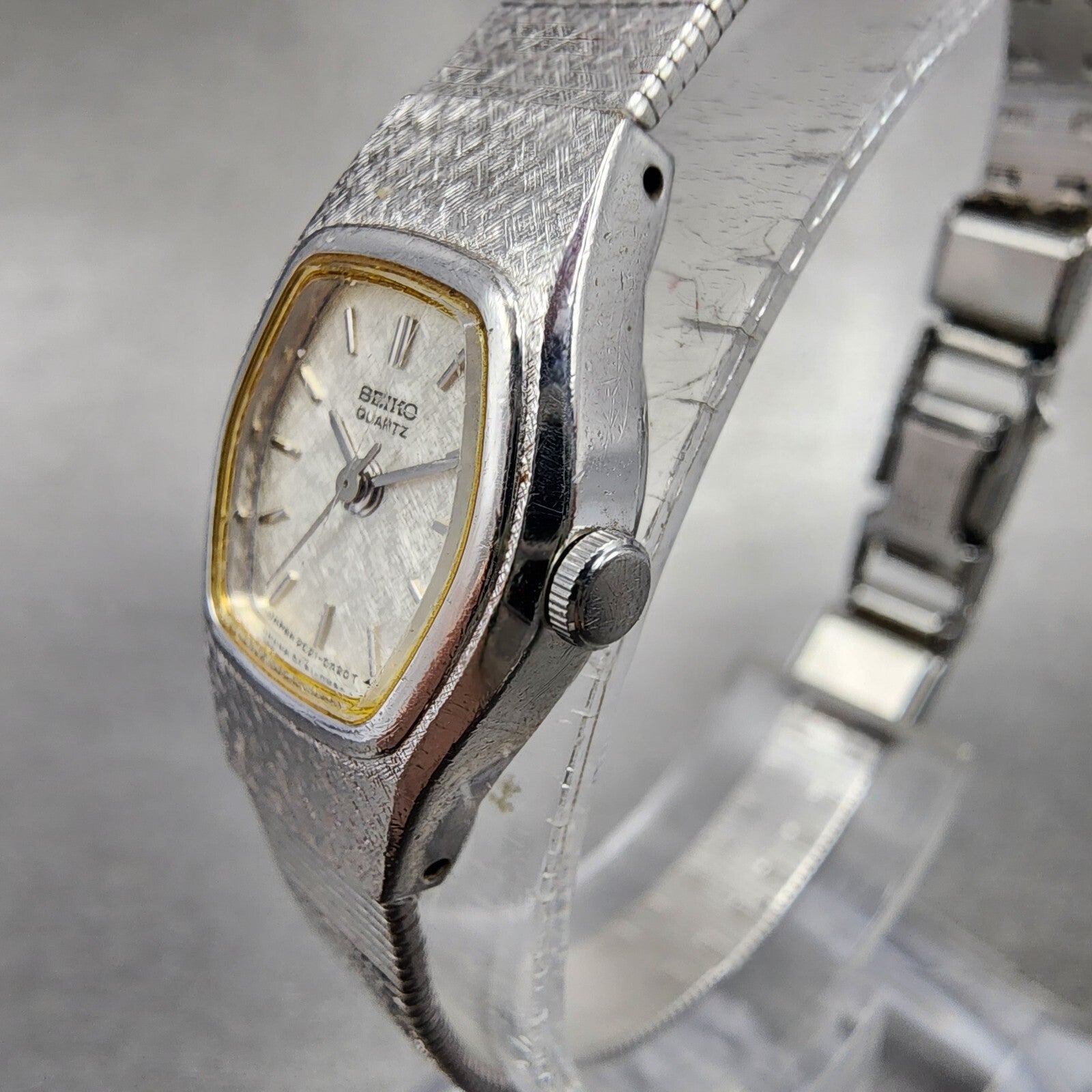Seiko Watch Women 17mm Silver Dial Silver Tone Hexagon 2c215149 New Battery2